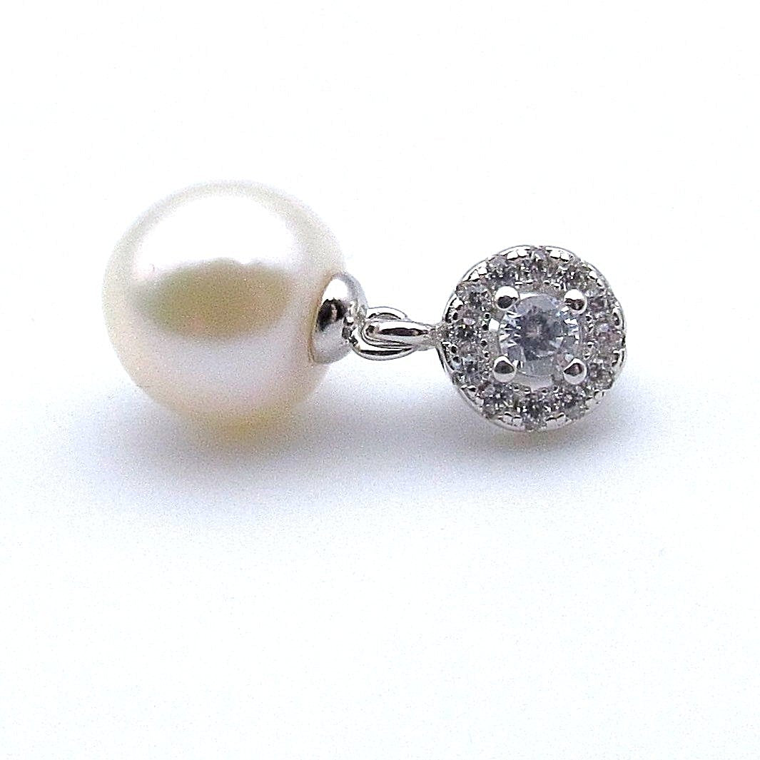 Sterling silver with 8.5mm freshwater pearl pendant