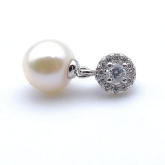 Sterling silver with 8.5mm freshwater pearl pendant