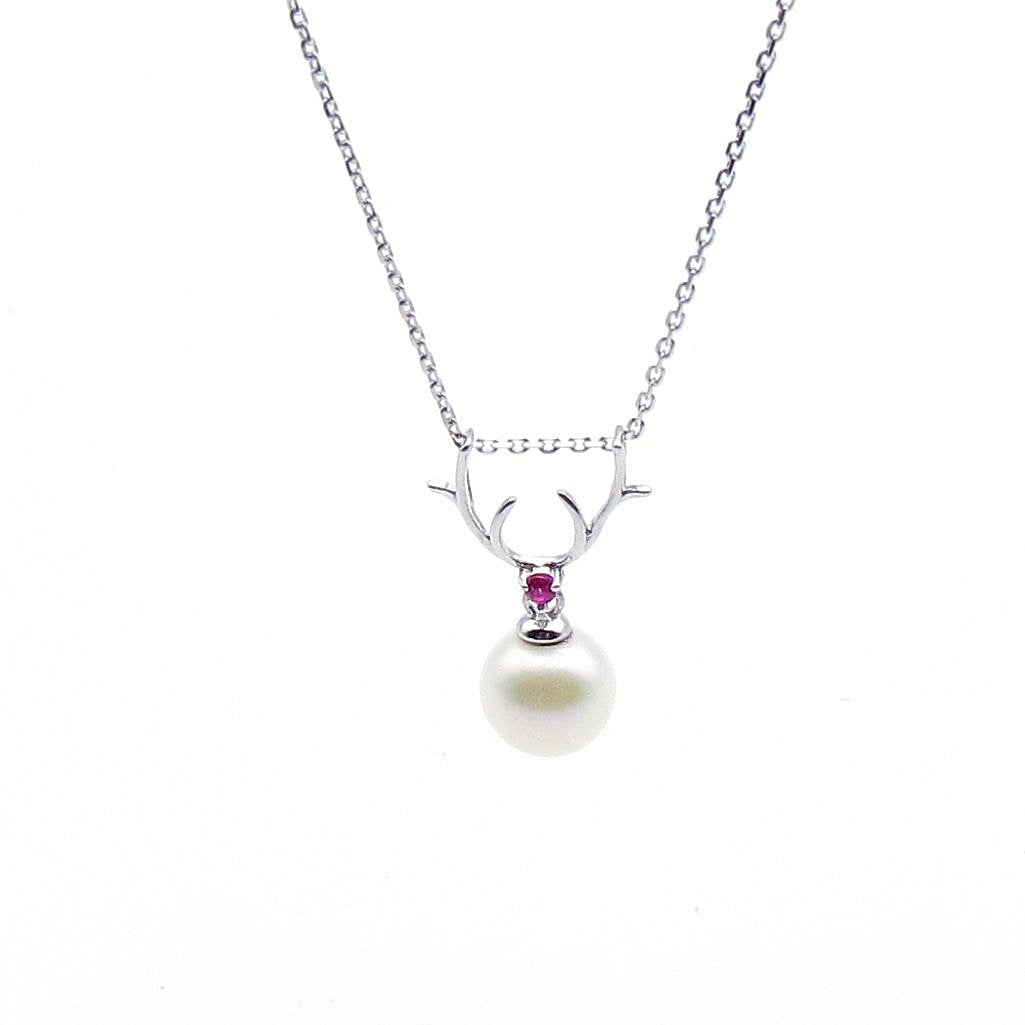 Sterling silver deer shape with freshwater pearl pendant