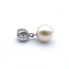 Sterling silver with 8.5mm freshwater pearl pendant