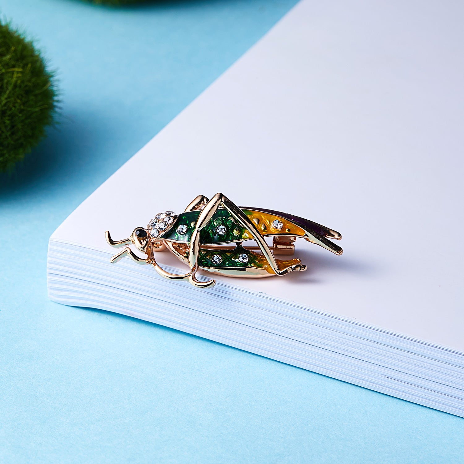 Grasshopper insert brooch