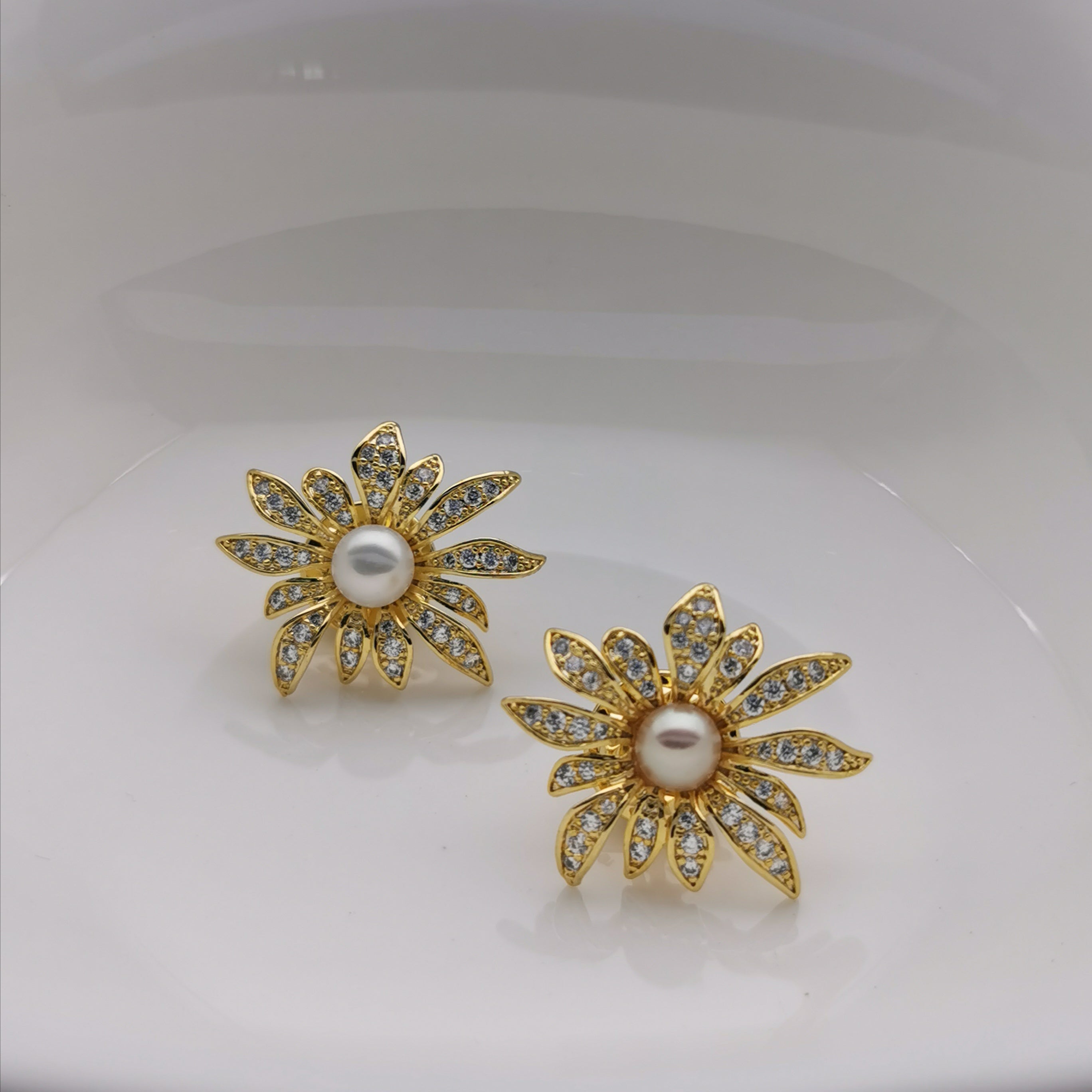 Delicate freshwater pearl brooch /pin