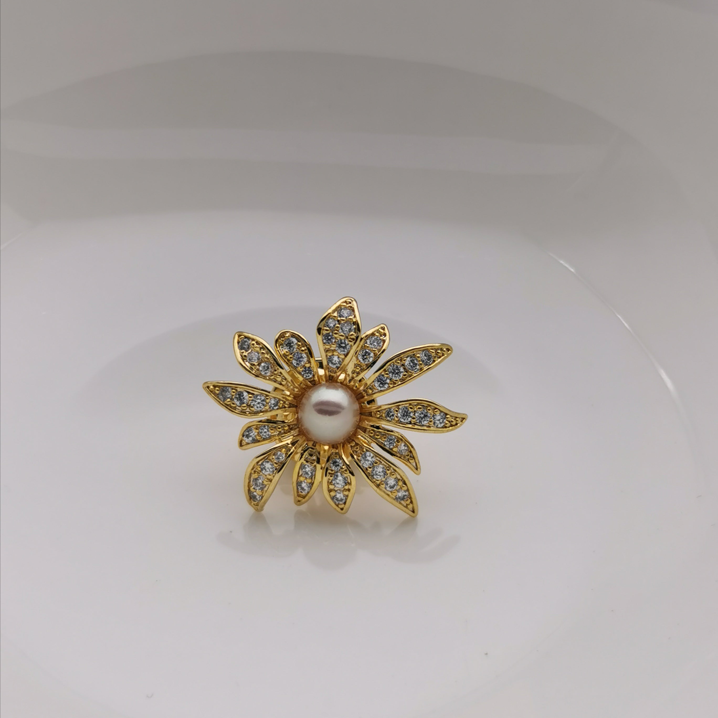 Delicate freshwater pearl brooch /pin