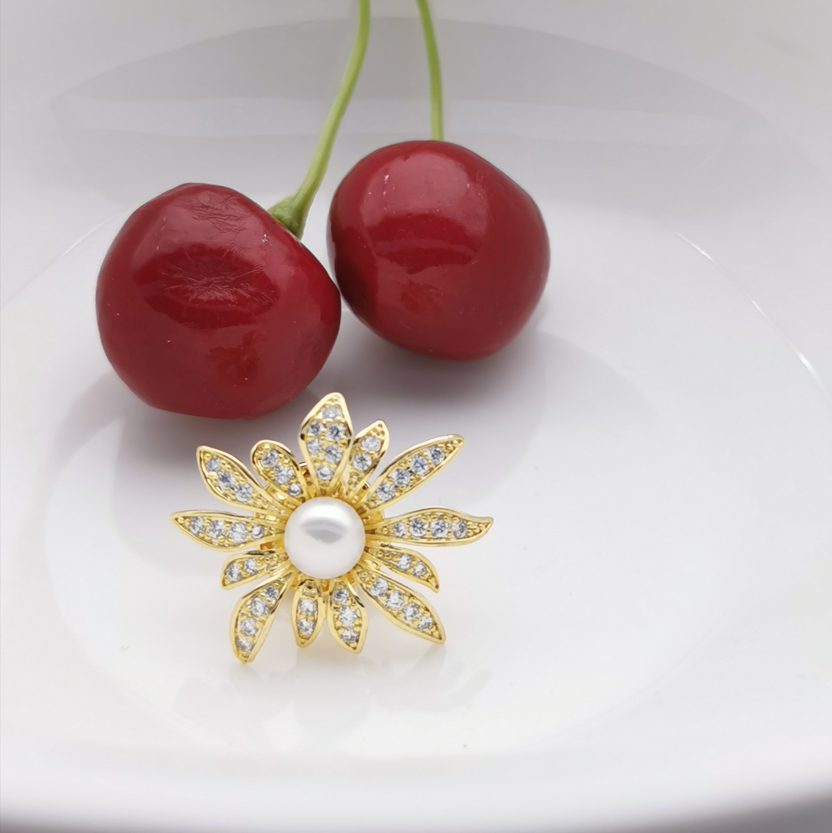 Delicate freshwater pearl brooch /pin