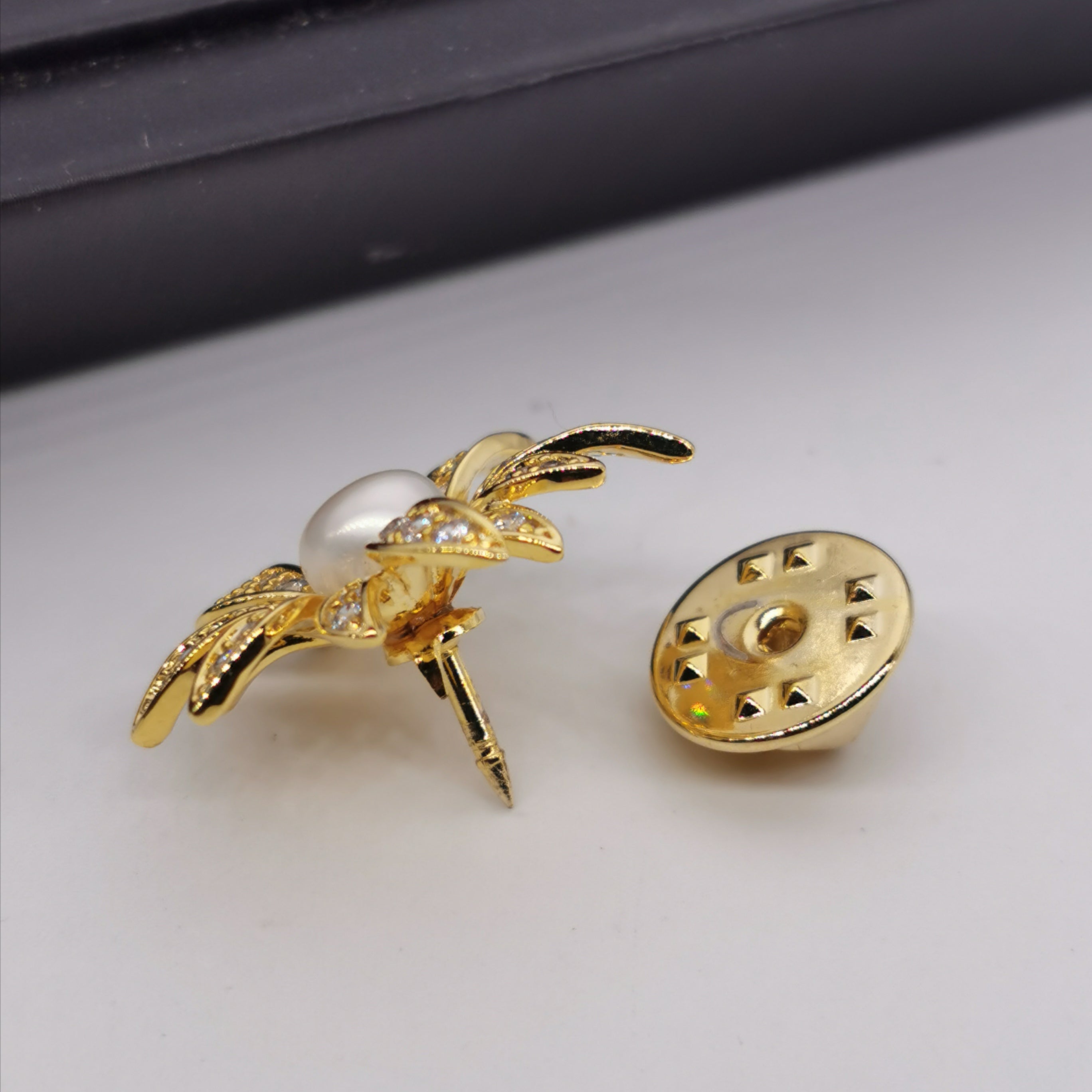 Delicate freshwater pearl brooch /pin