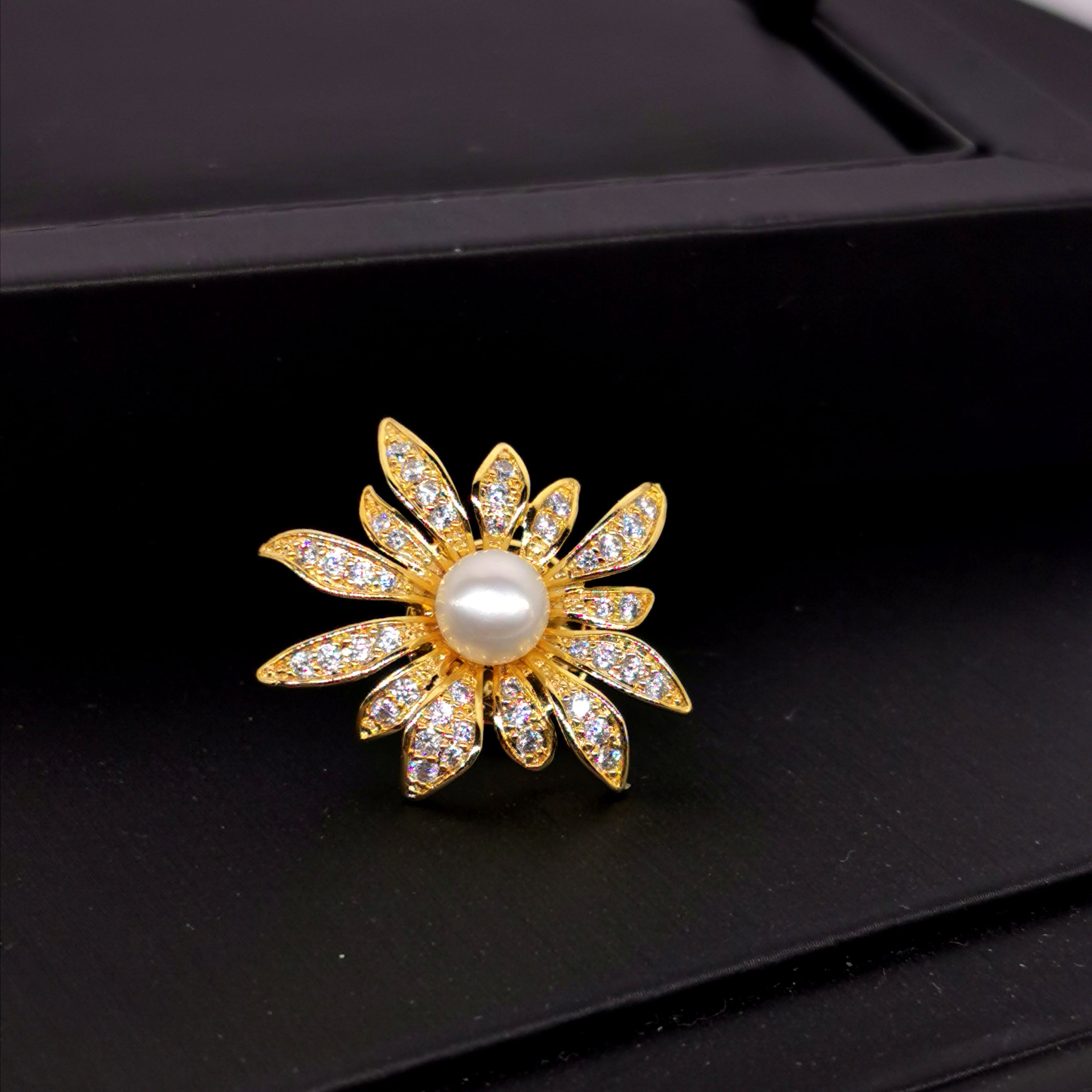 Delicate freshwater pearl brooch /pin