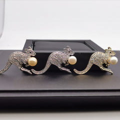 Kangaroo freshwater pearl /shell pearl brooch