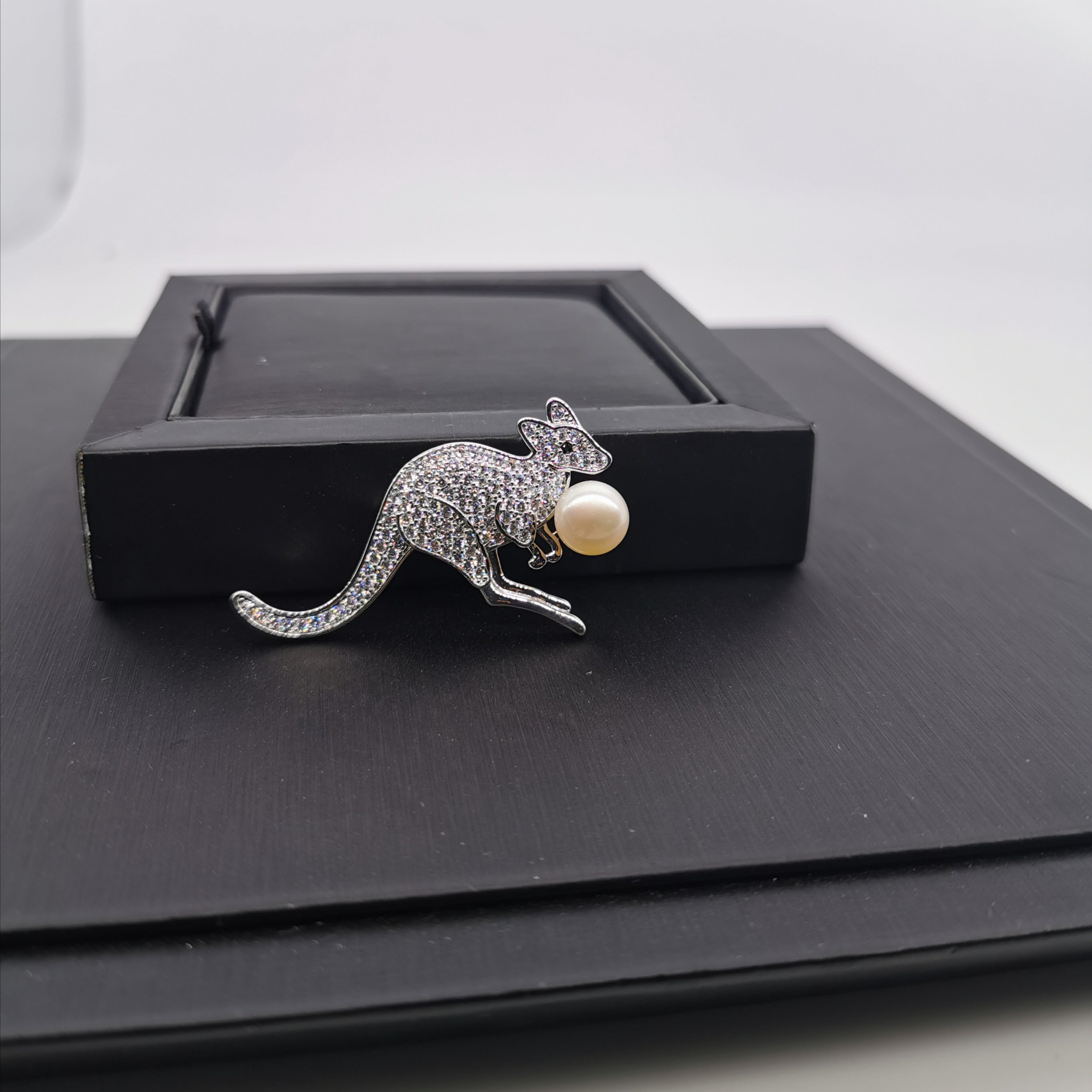Kangaroo freshwater pearl /shell pearl brooch