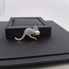 Kangaroo freshwater pearl /shell pearl brooch