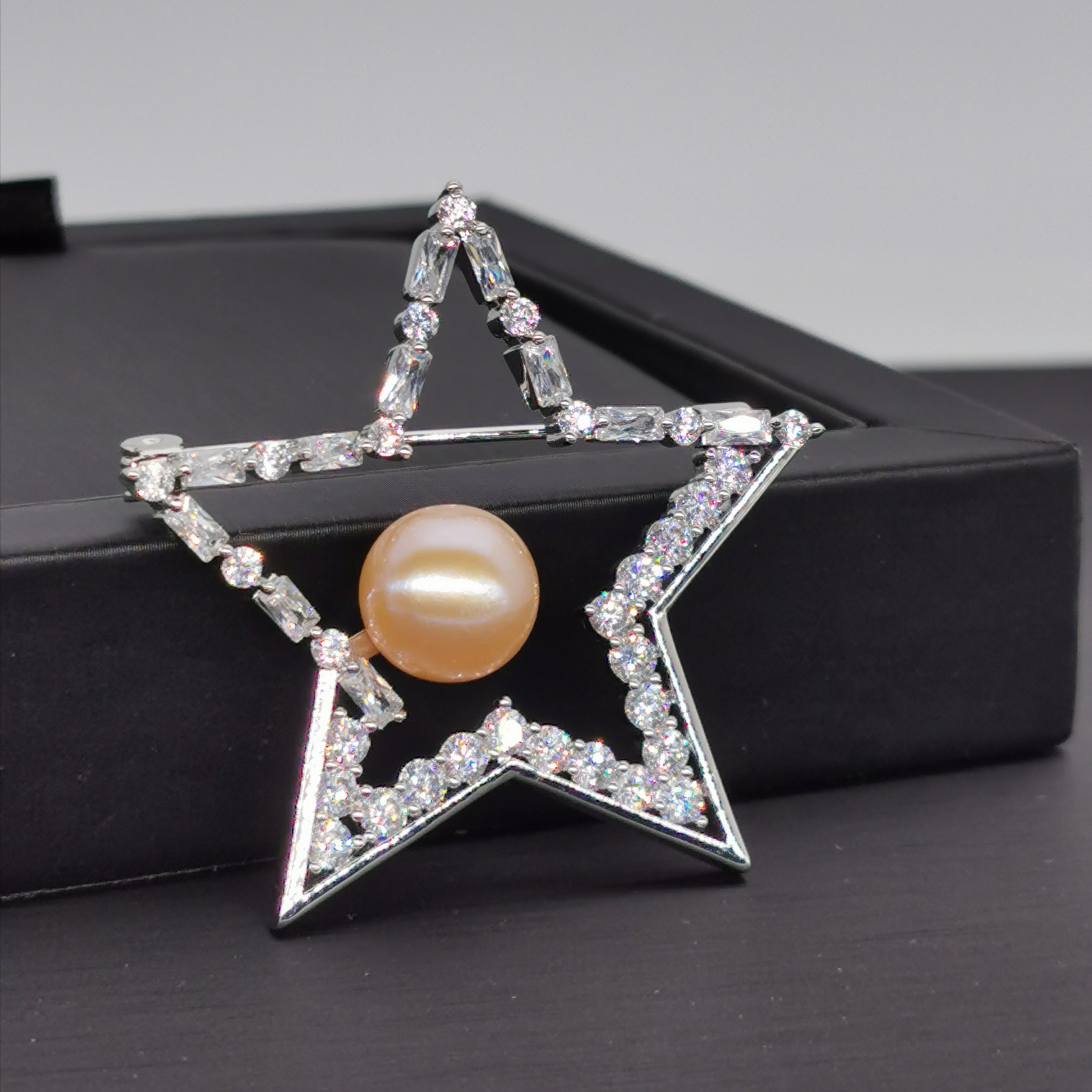 Star+zirconia freshwater pearl brooch