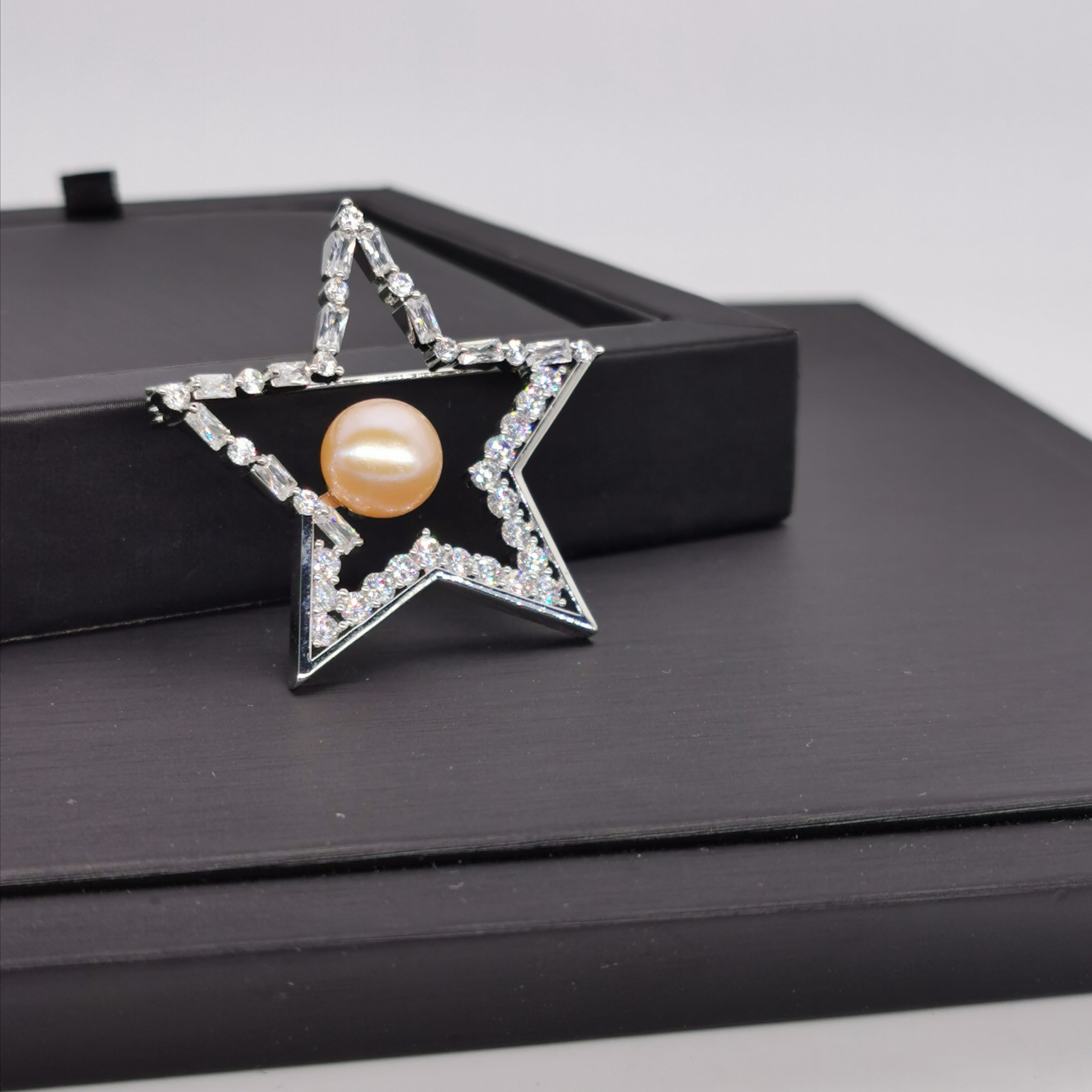 Star+zirconia freshwater pearl brooch