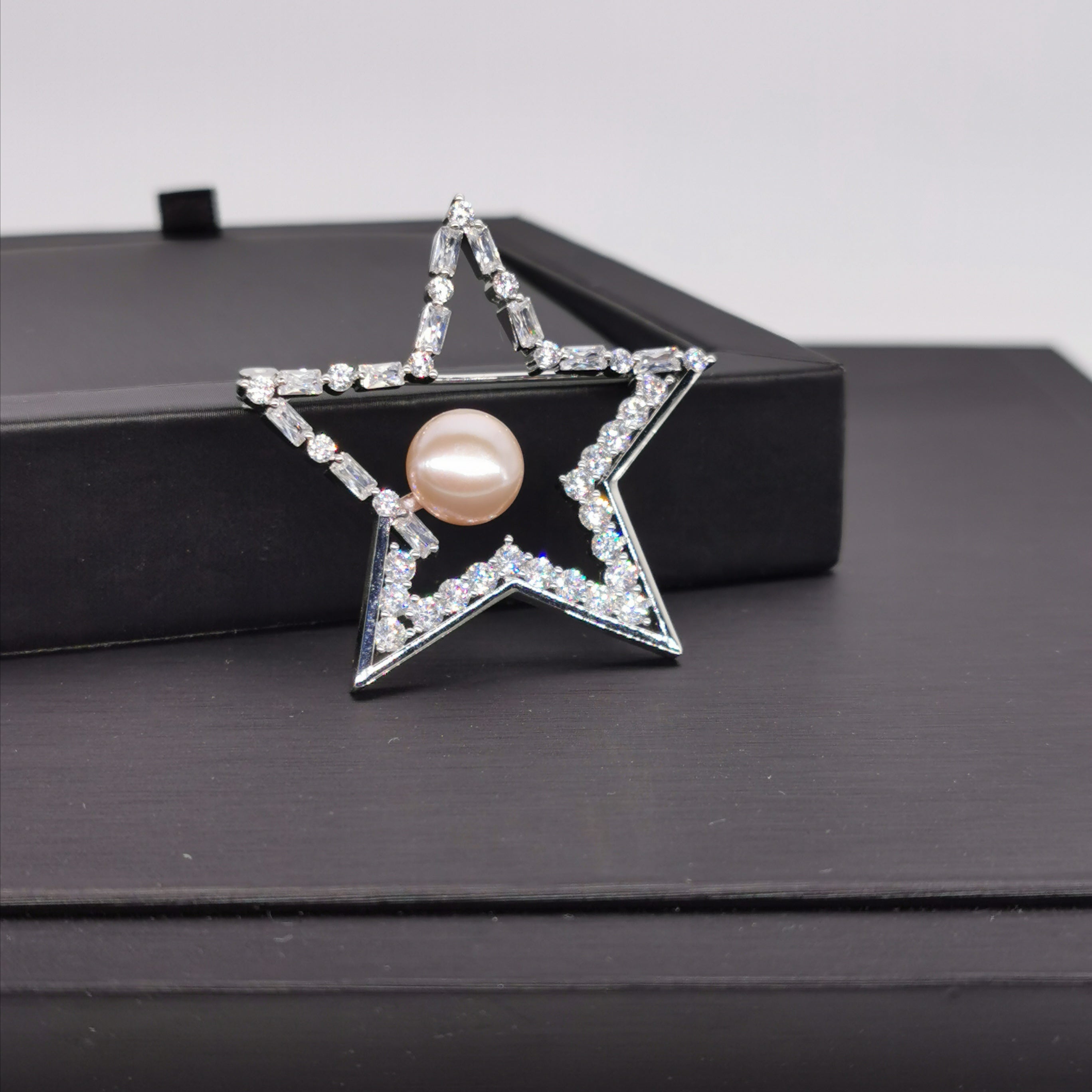 Star+zirconia freshwater pearl brooch