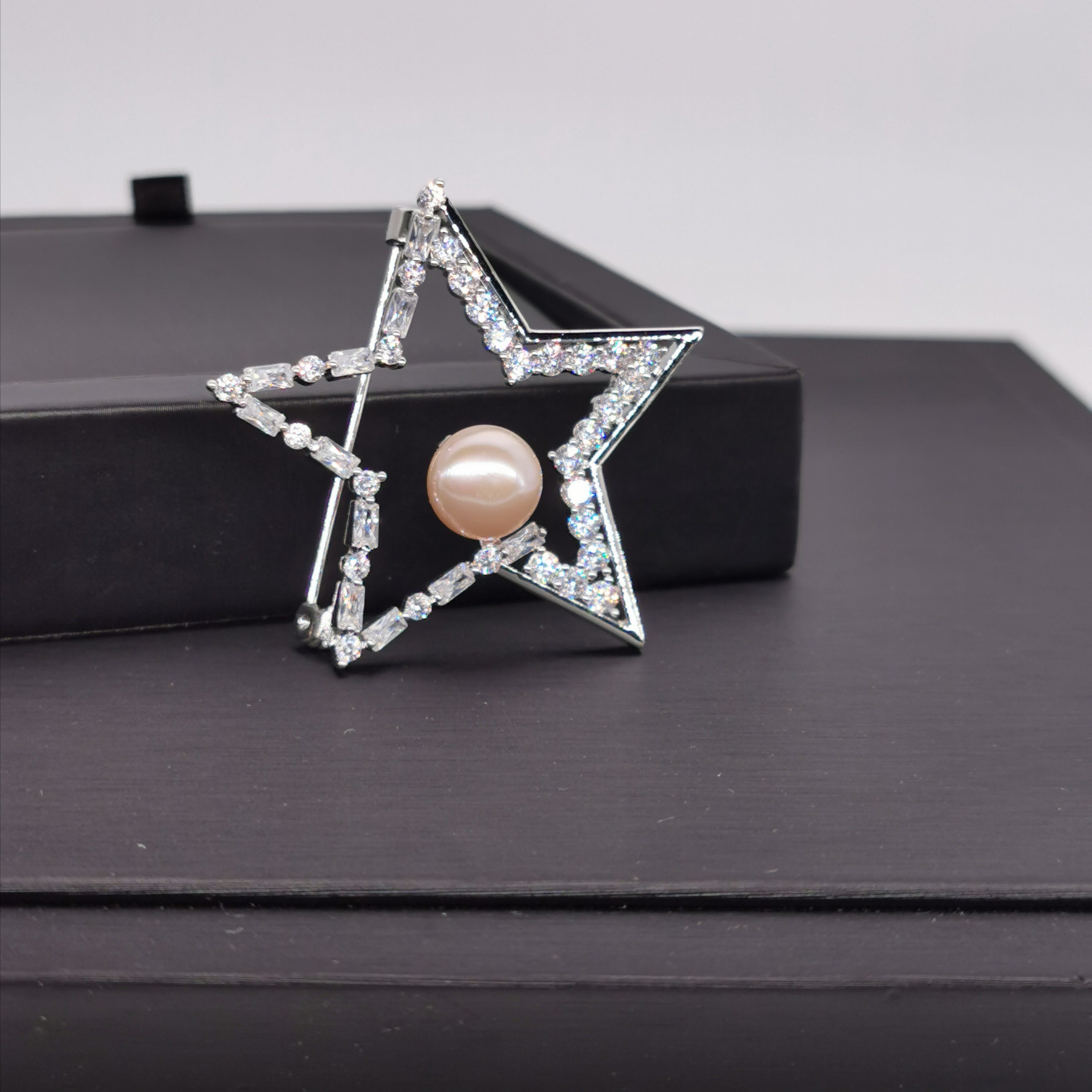 Star+zirconia freshwater pearl brooch