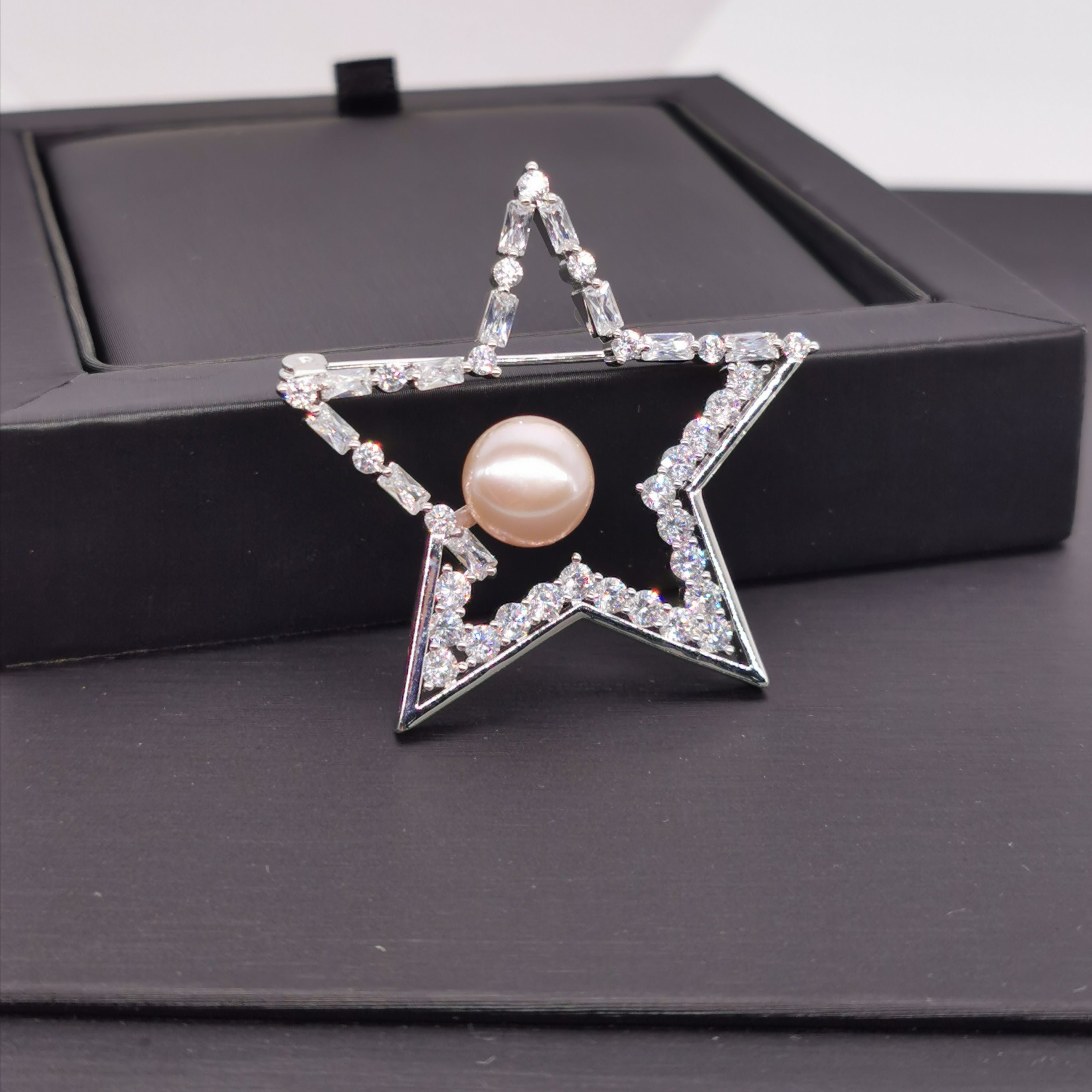 Star+zirconia freshwater pearl brooch