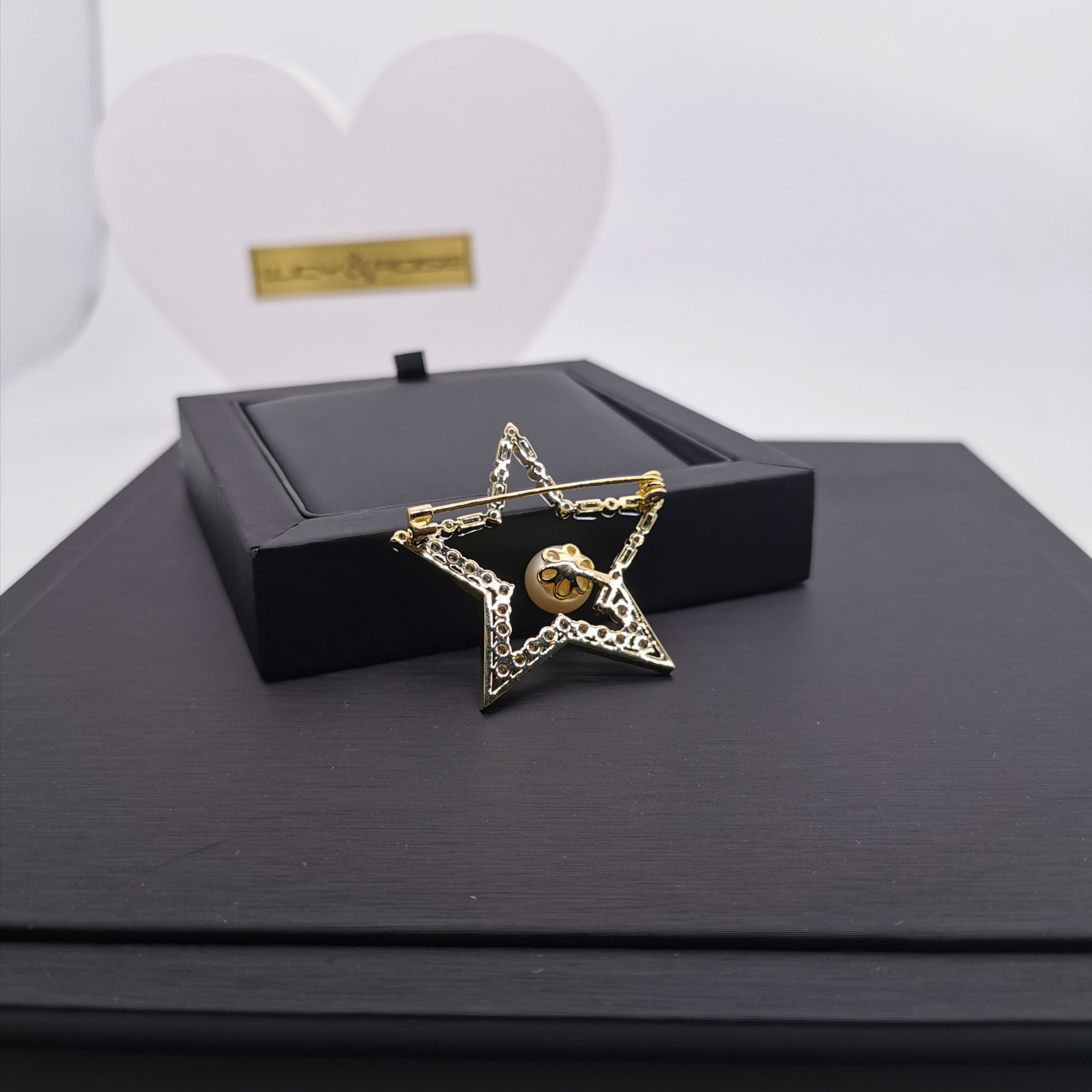 Star+zirconia freshwater pearl brooch