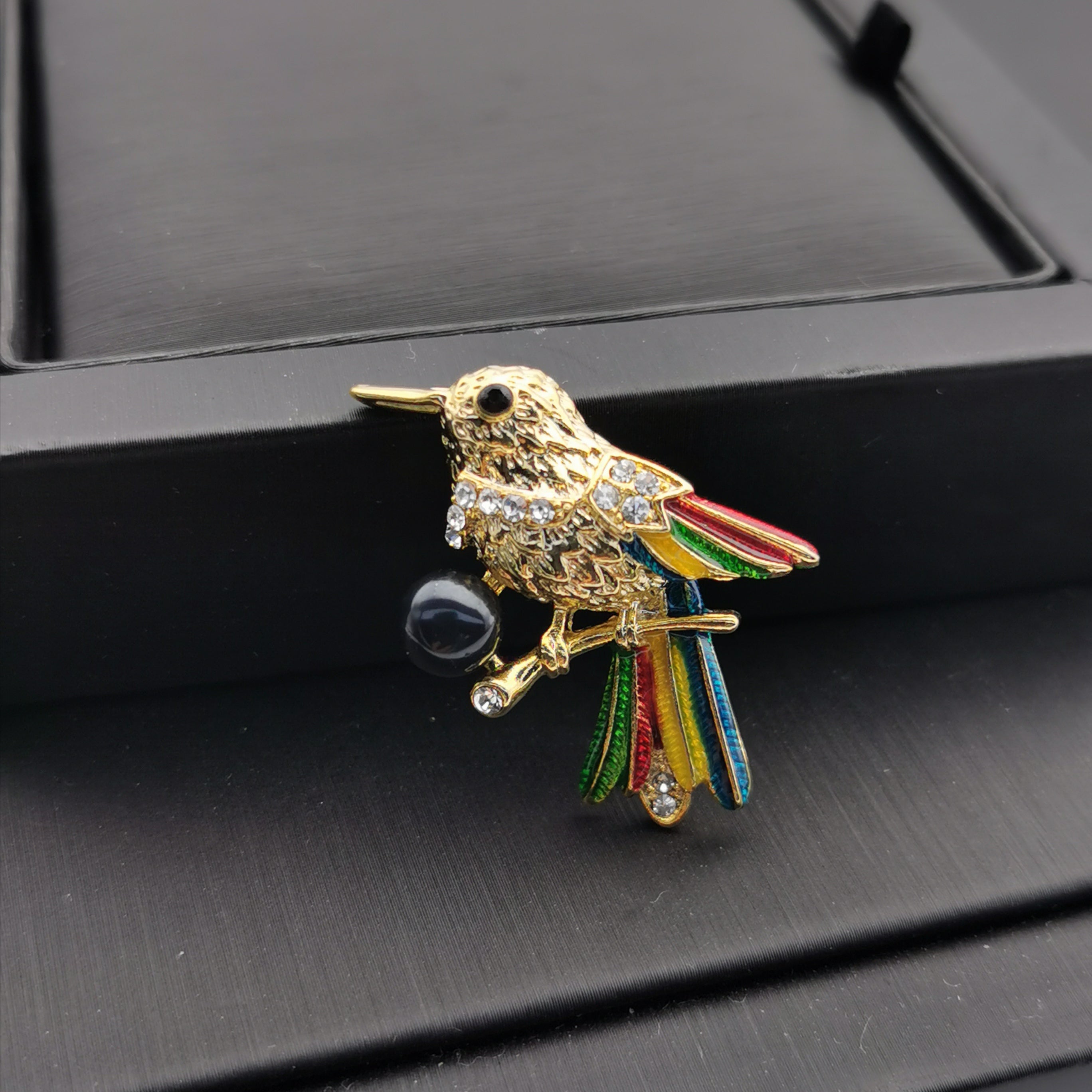 Little cute bird black freshwater pearl brooch