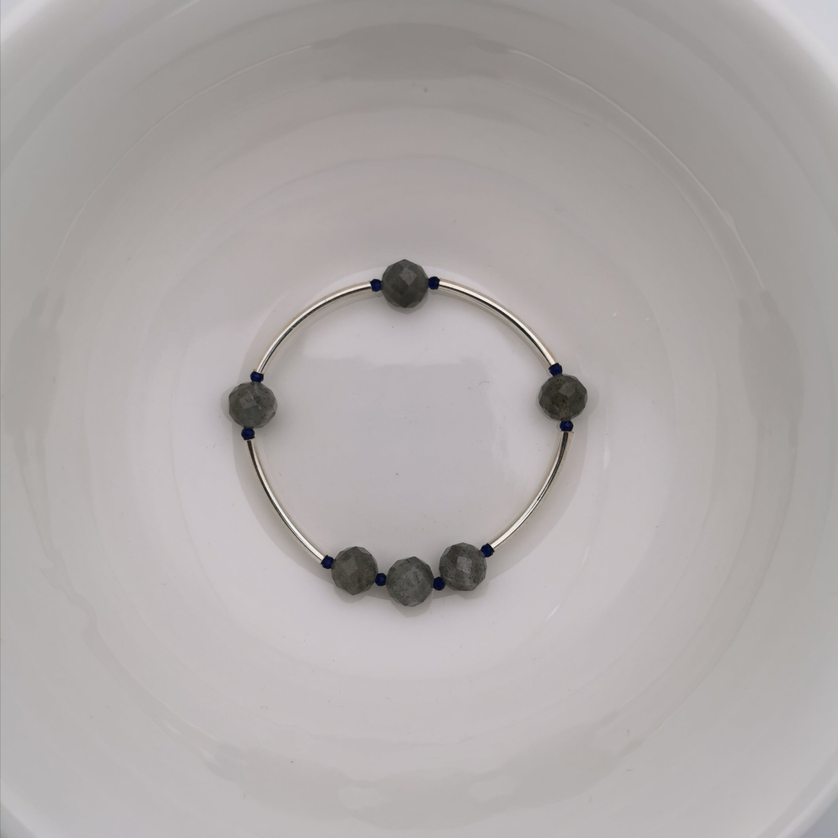 Handmde labradorite sterling silver tube with man made sapphire strech bracelet
