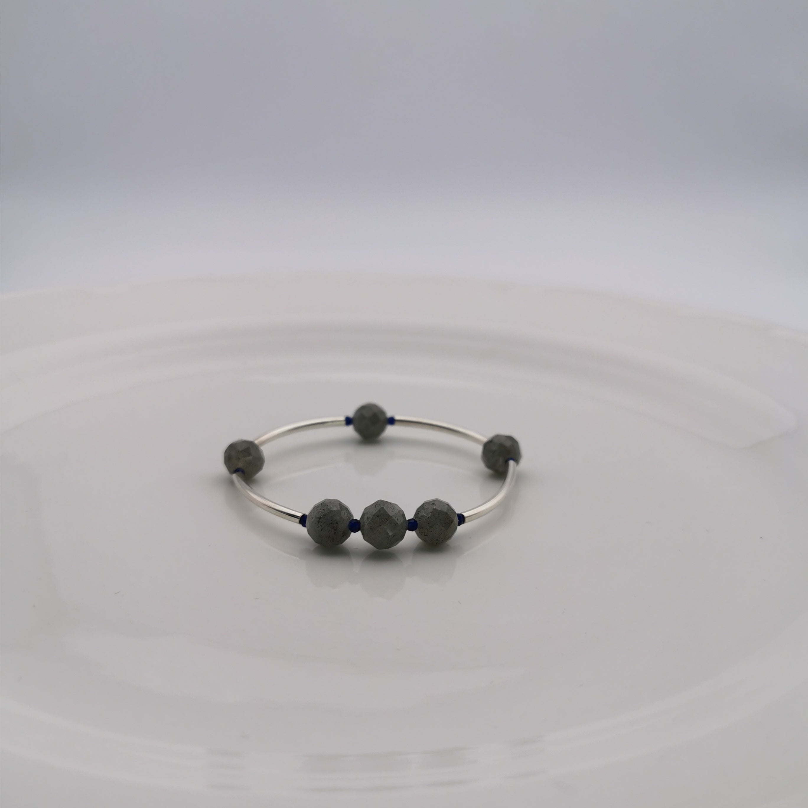 Handmde labradorite sterling silver tube with man made sapphire strech bracelet