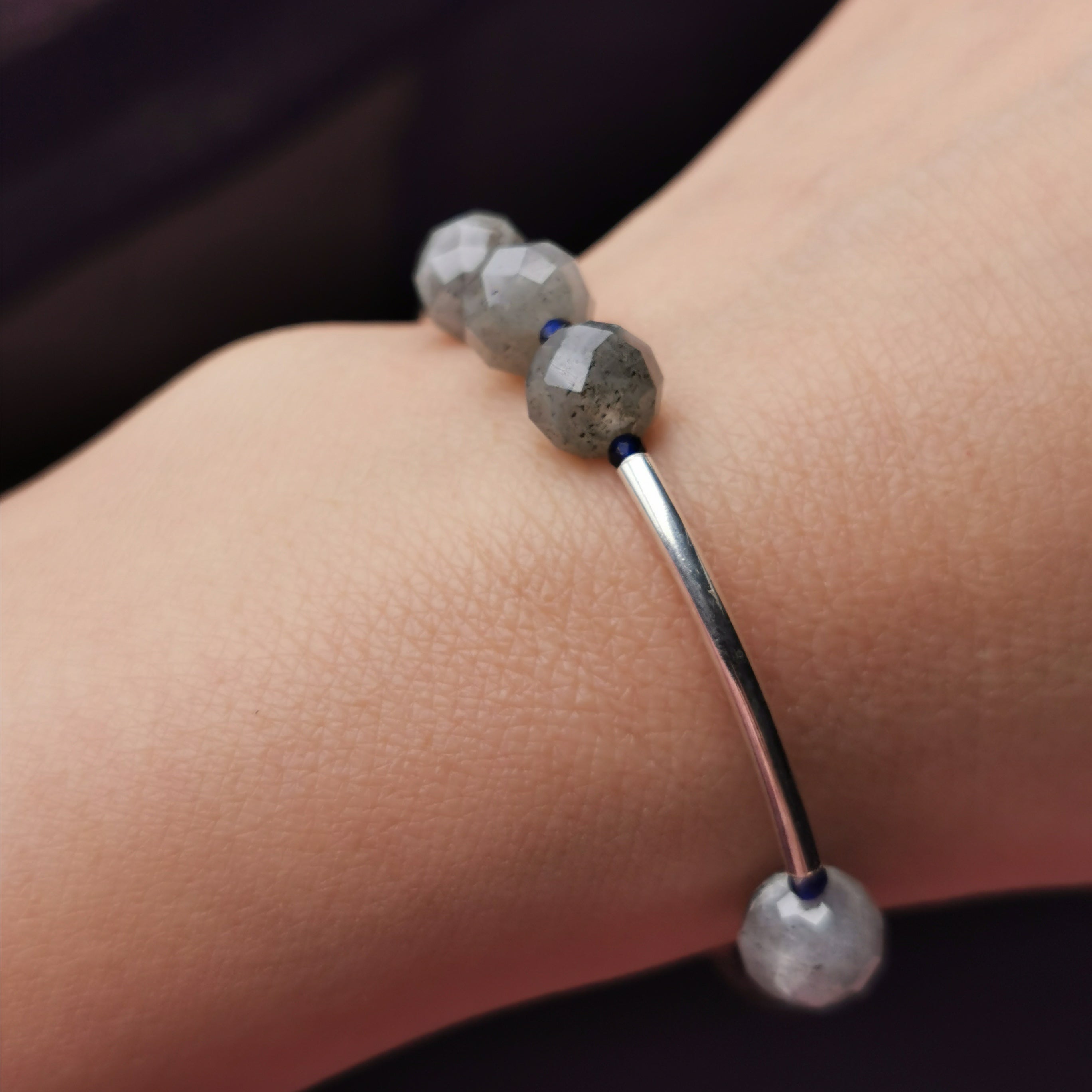 Handmde labradorite sterling silver tube with man made sapphire strech bracelet