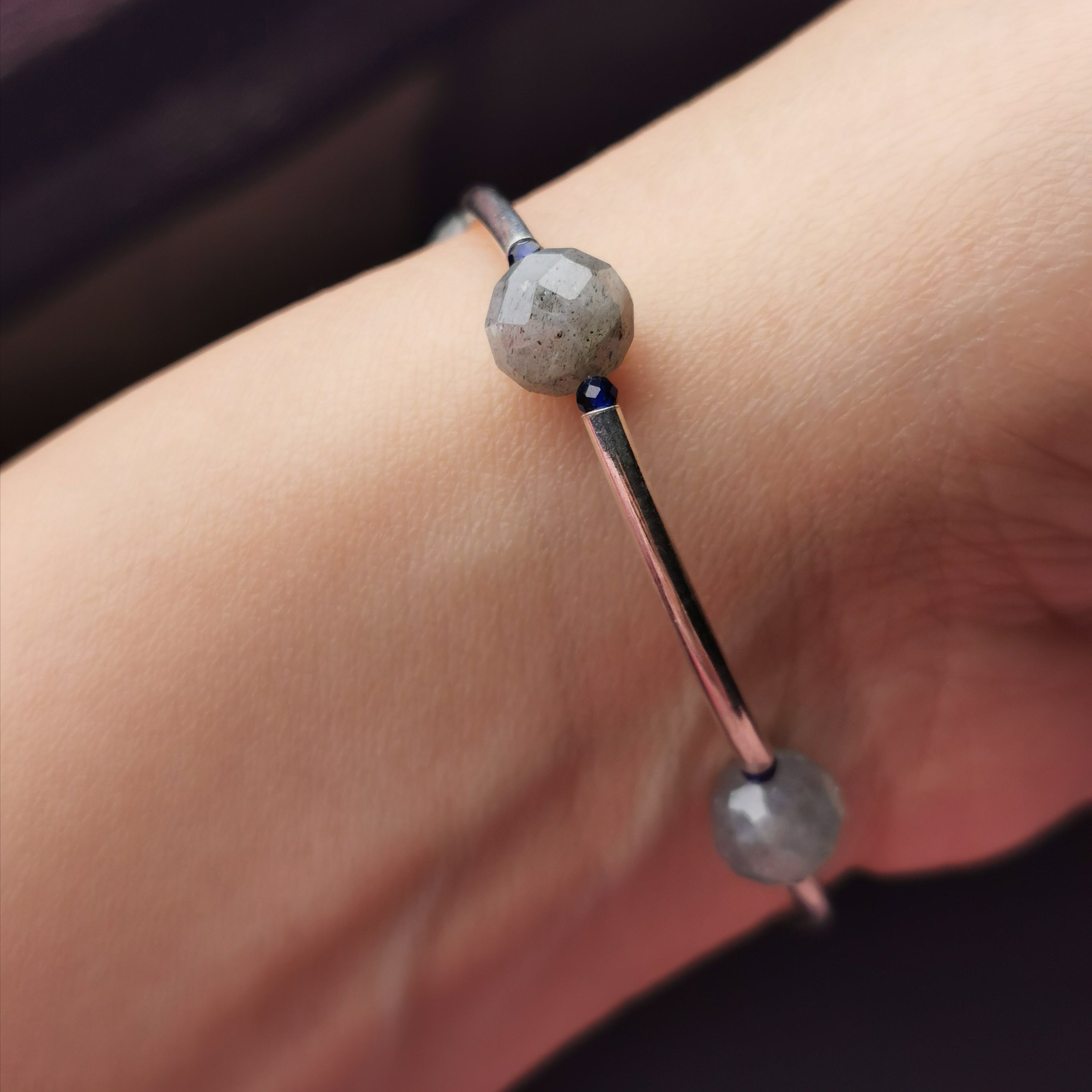 Handmde labradorite sterling silver tube with man made sapphire strech bracelet