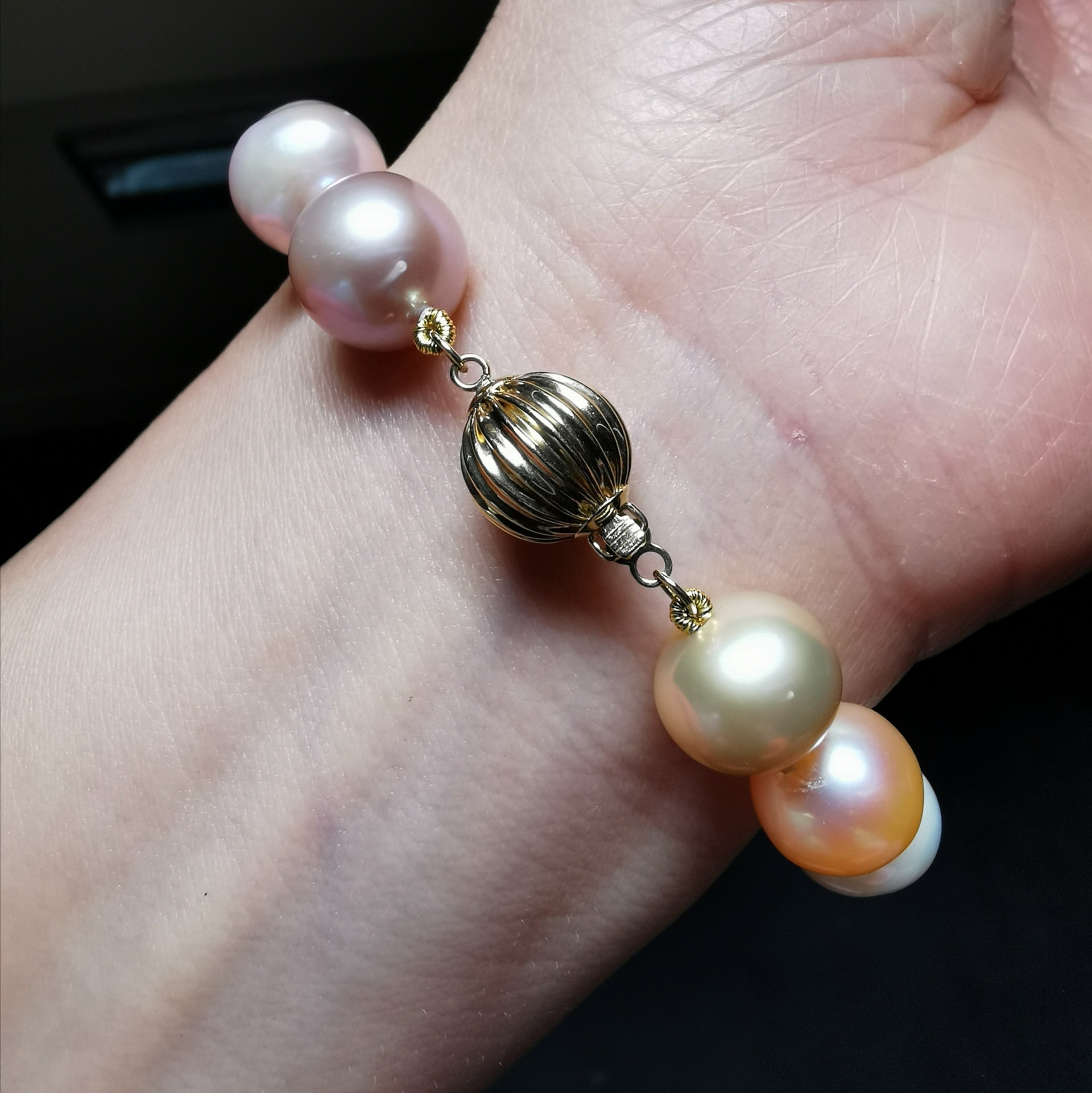 18ct gold with 10.5-11.5mm freshwater multi colour pearl bracelet
