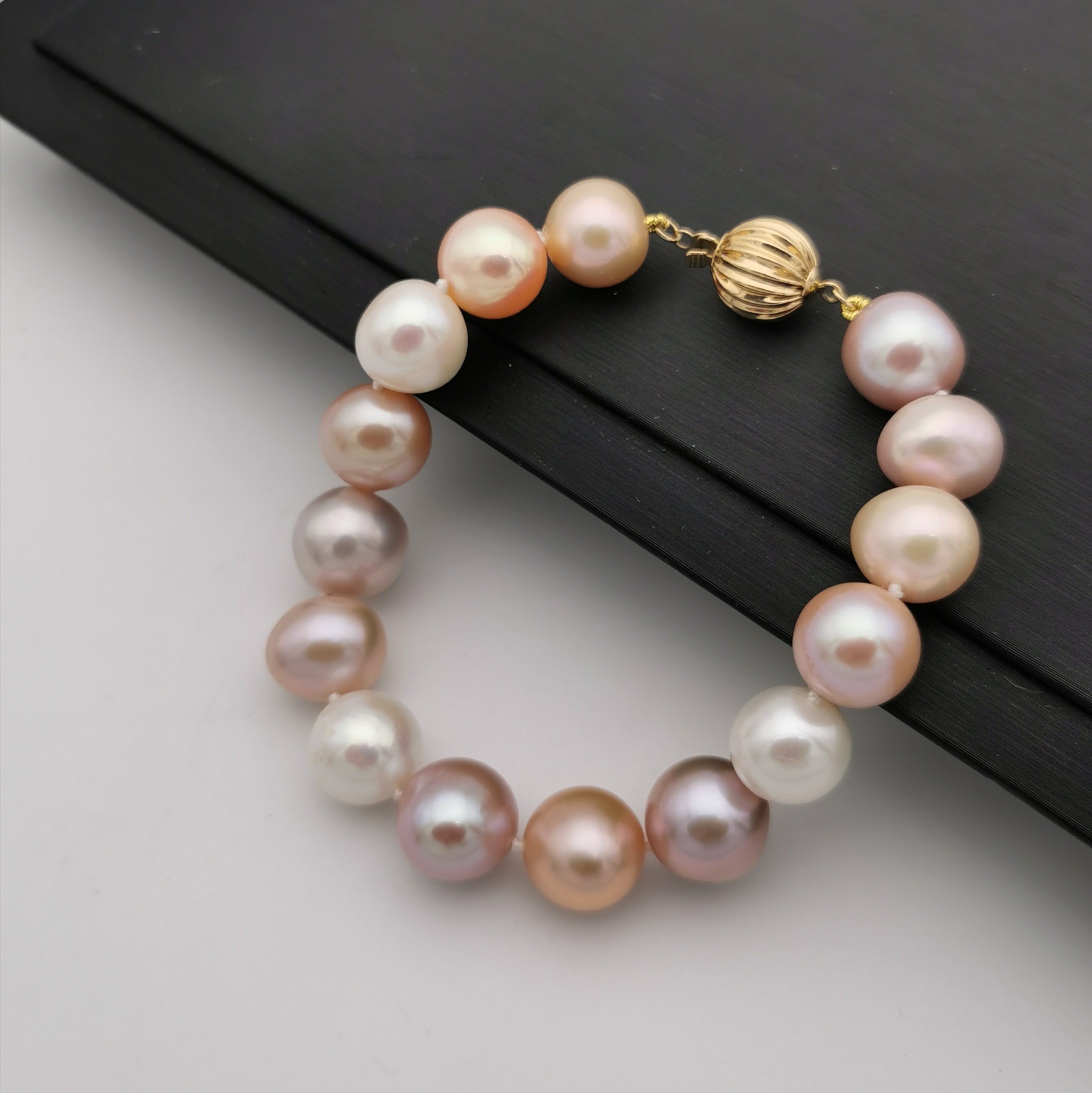 18ct gold with 10.5-11.5mm freshwater multi colour pearl bracelet