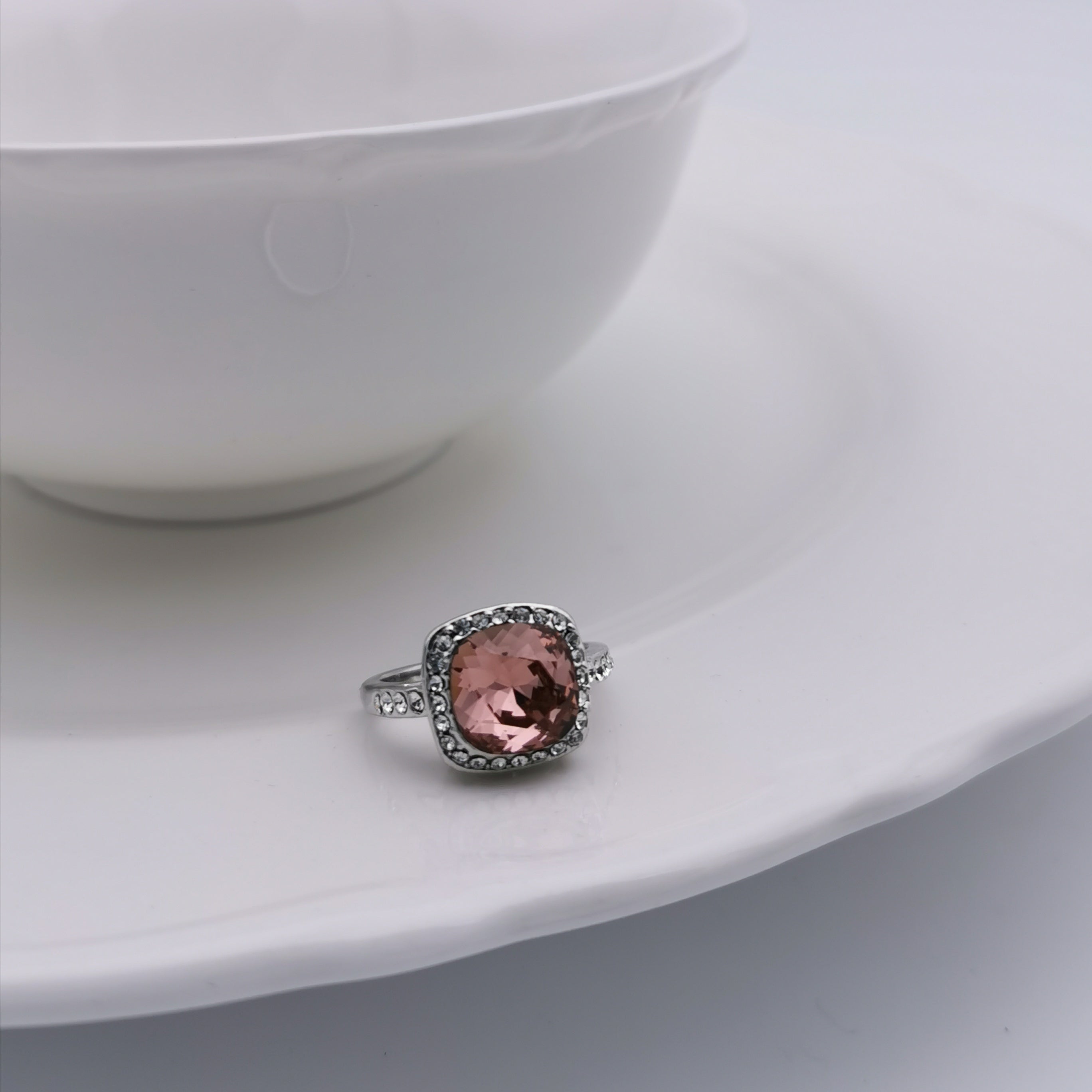 Elegant Swarovski element square ring