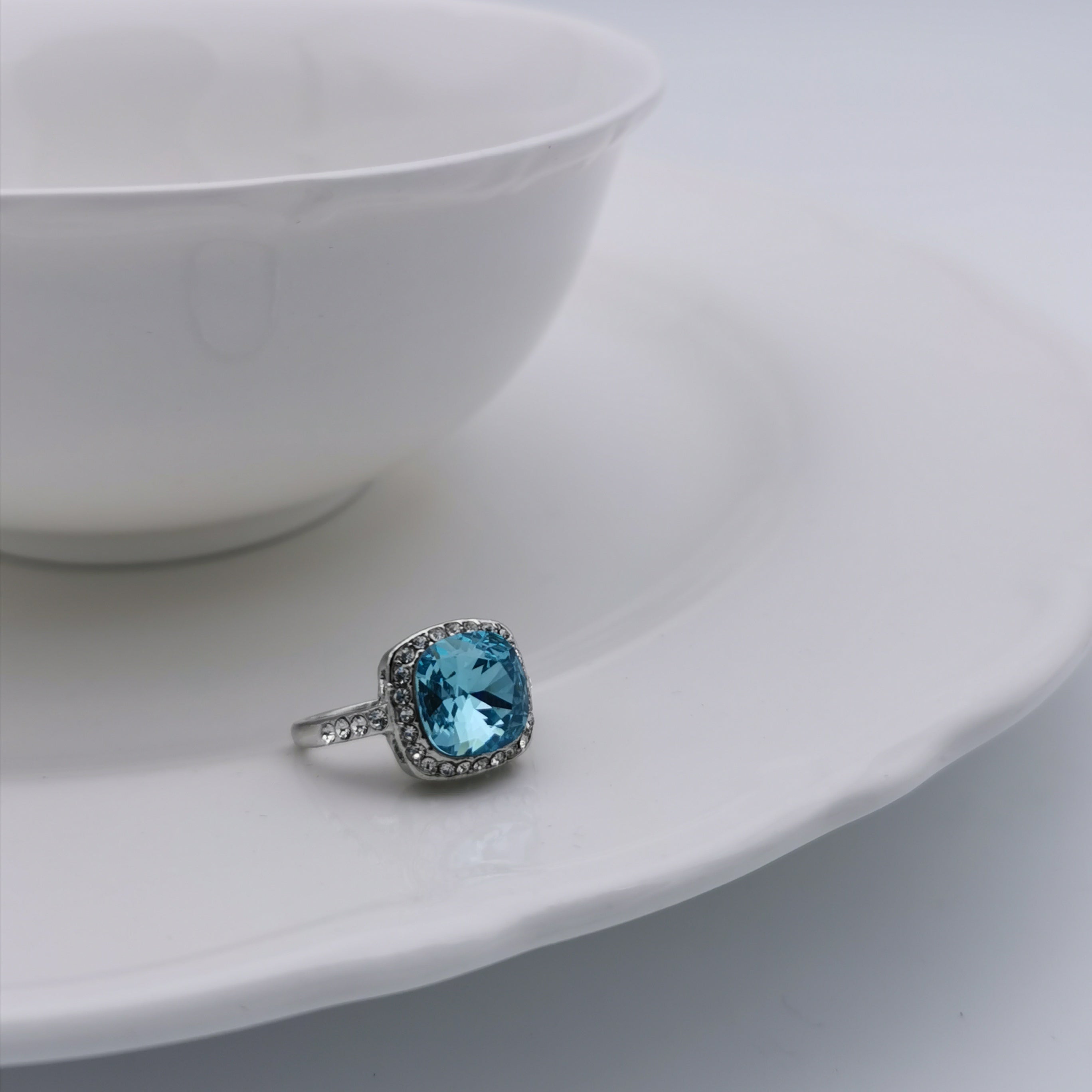 Elegant Swarovski element square ring