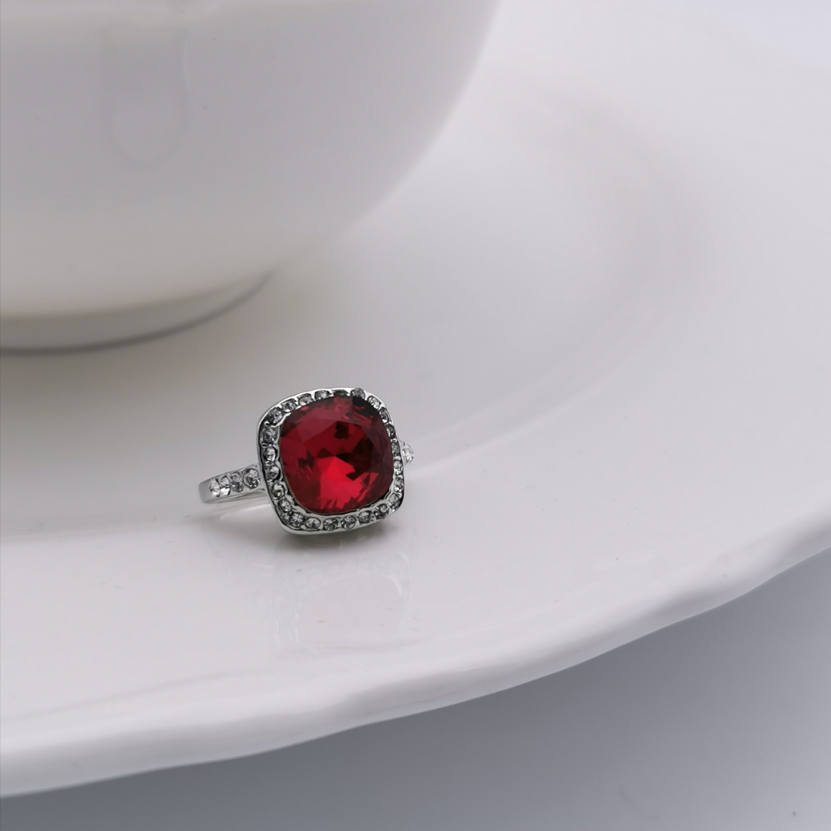 Elegant Swarovski element square ring