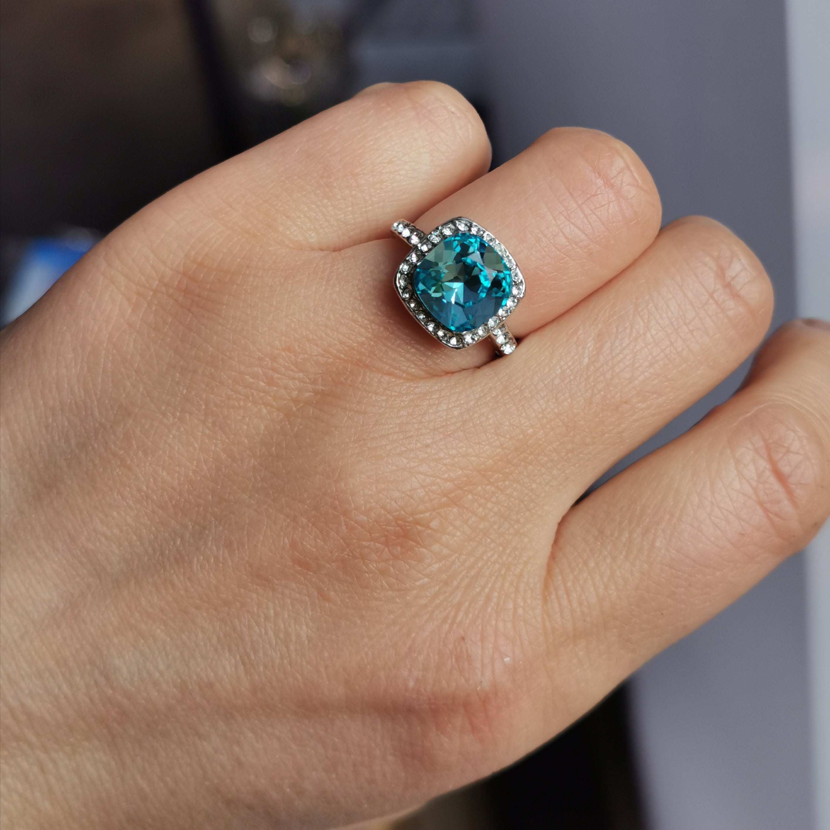 Elegant Swarovski element square ring