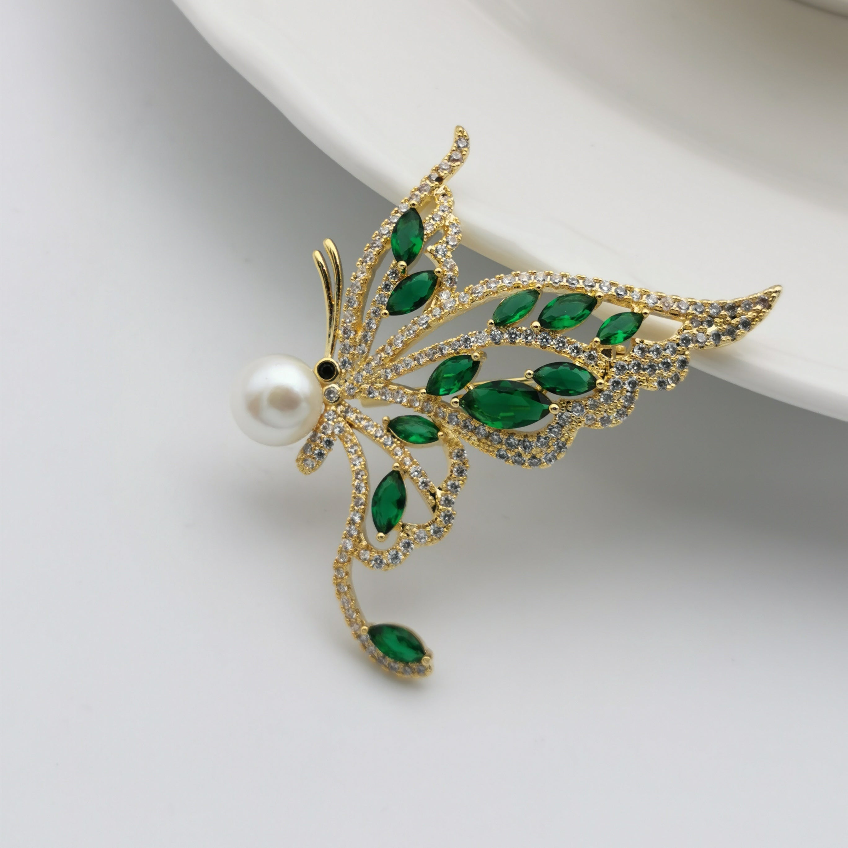 Butterfly freshwater pearl brooch/pendant