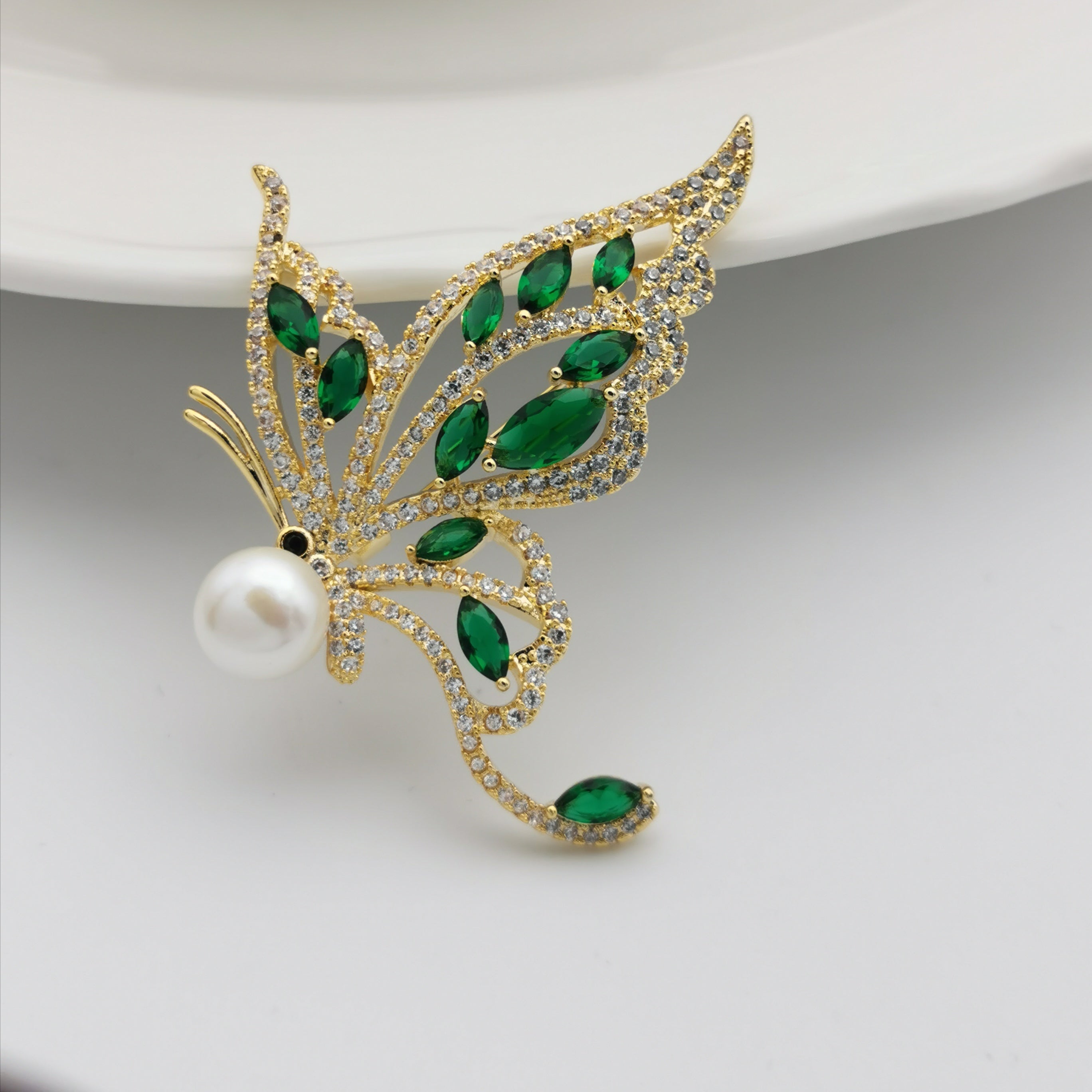 Butterfly freshwater pearl brooch/pendant