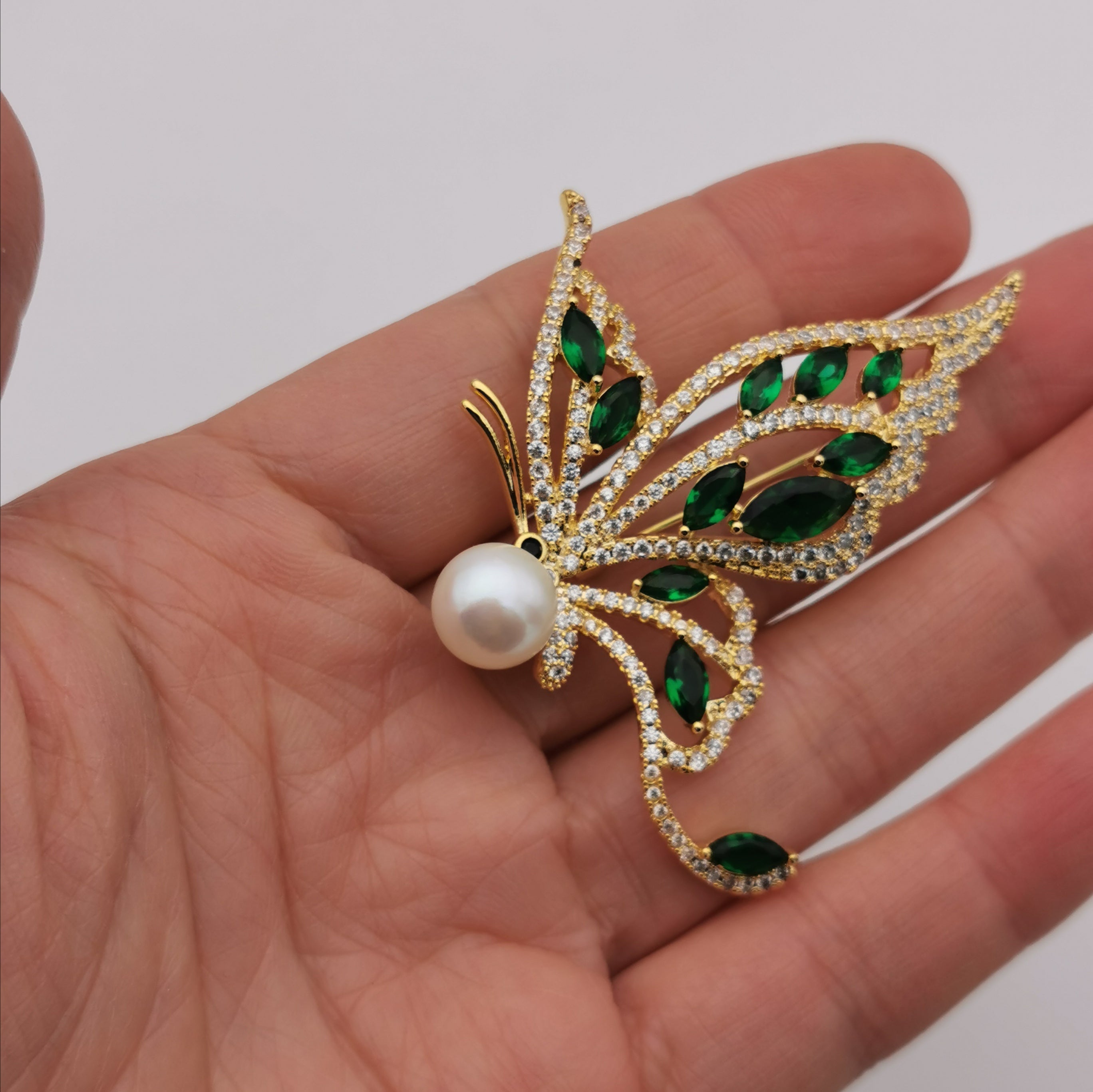 Butterfly freshwater pearl brooch/pendant