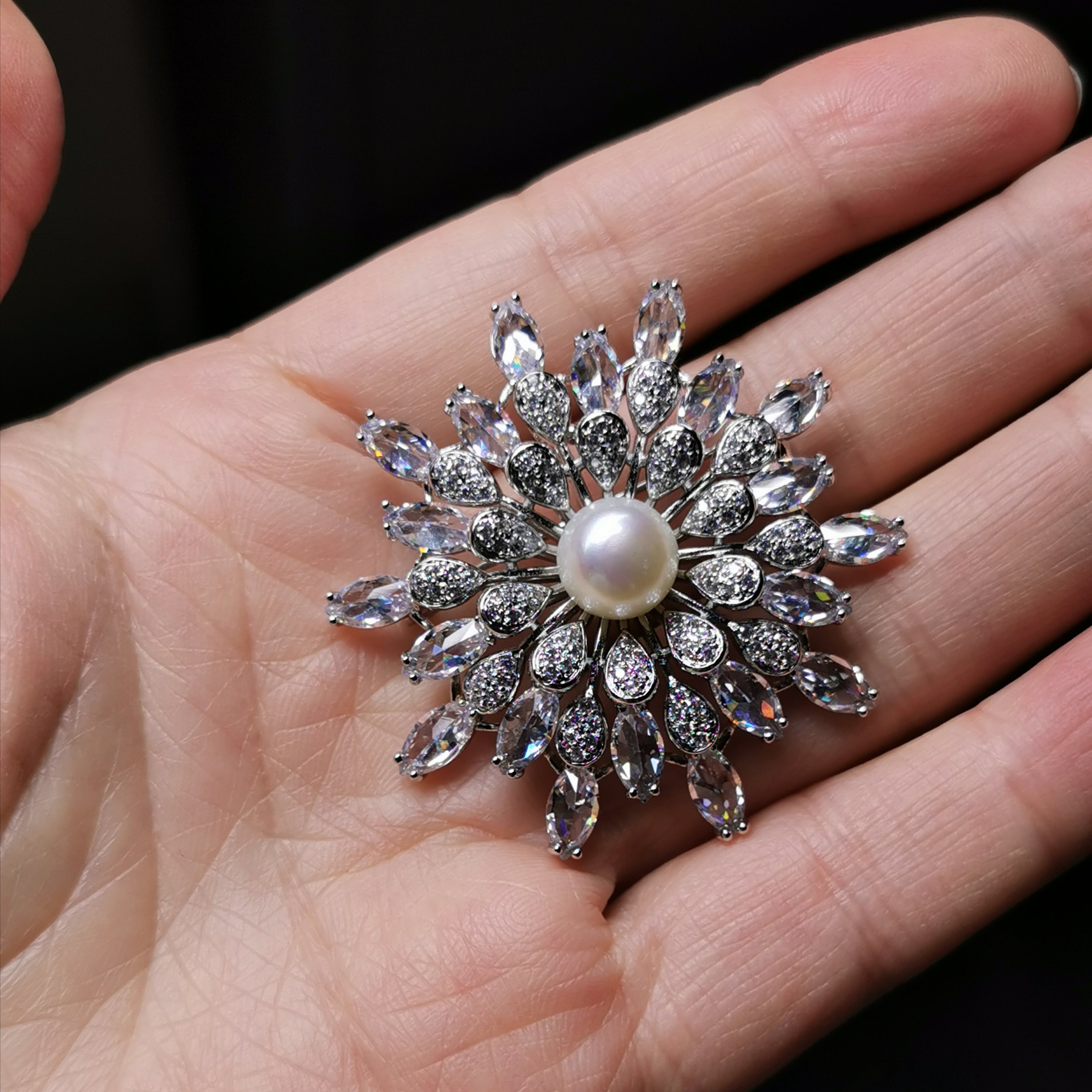 Luxury flower sparkle freshwater pearl brooch/pendant