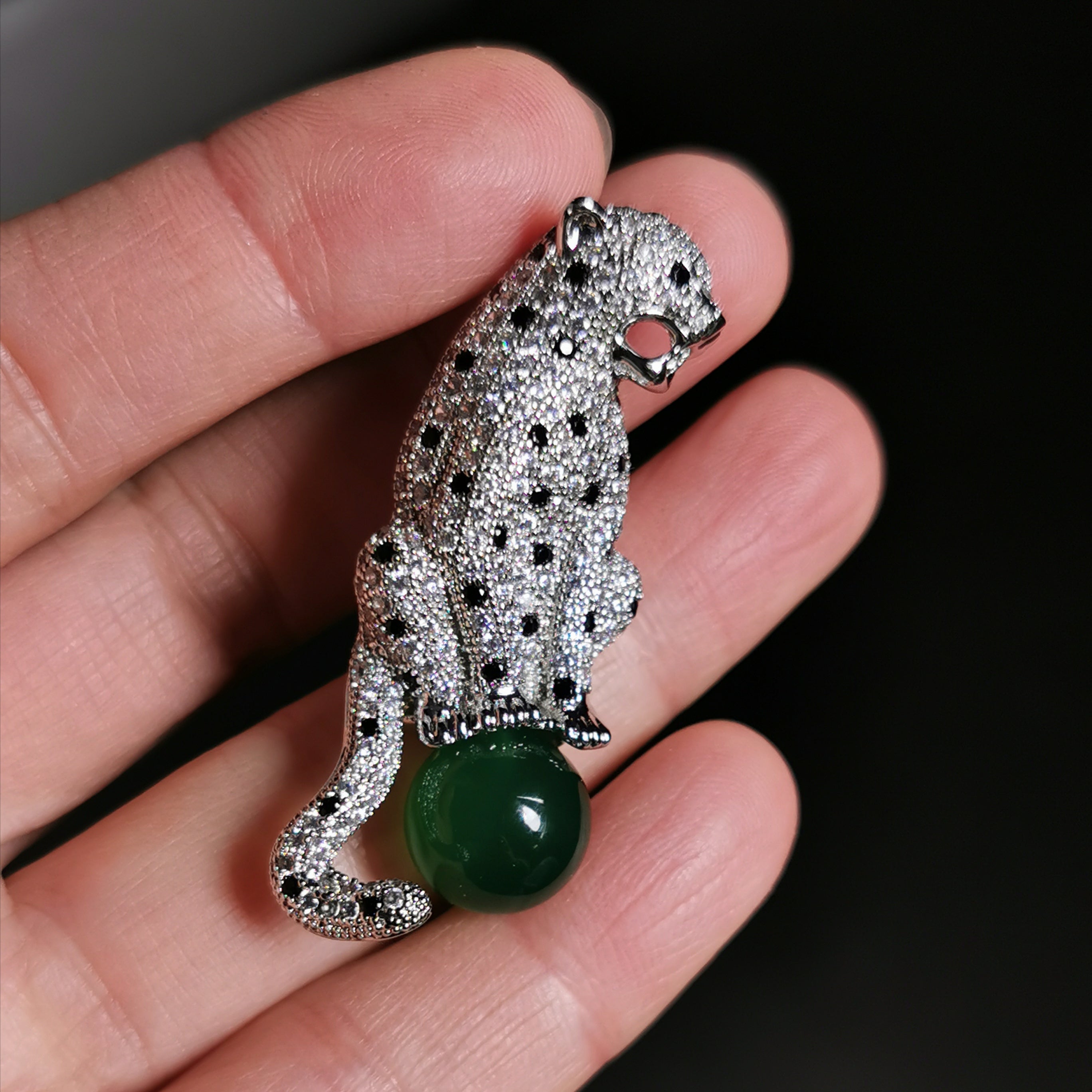 Leopard with nature chalcedony grmstone brooch/pendant