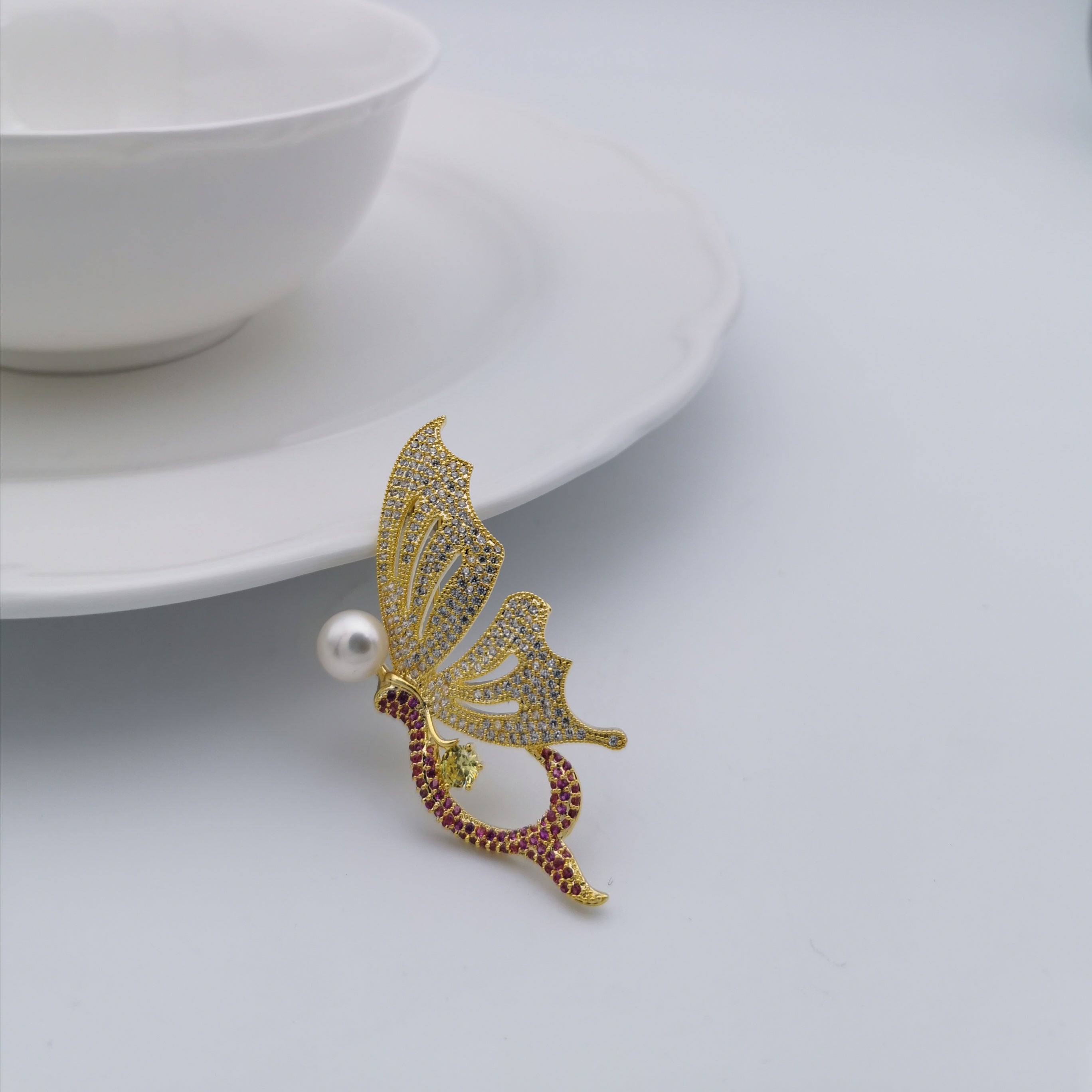 Delicate Mermaid freshwater pearl brooch/pendant