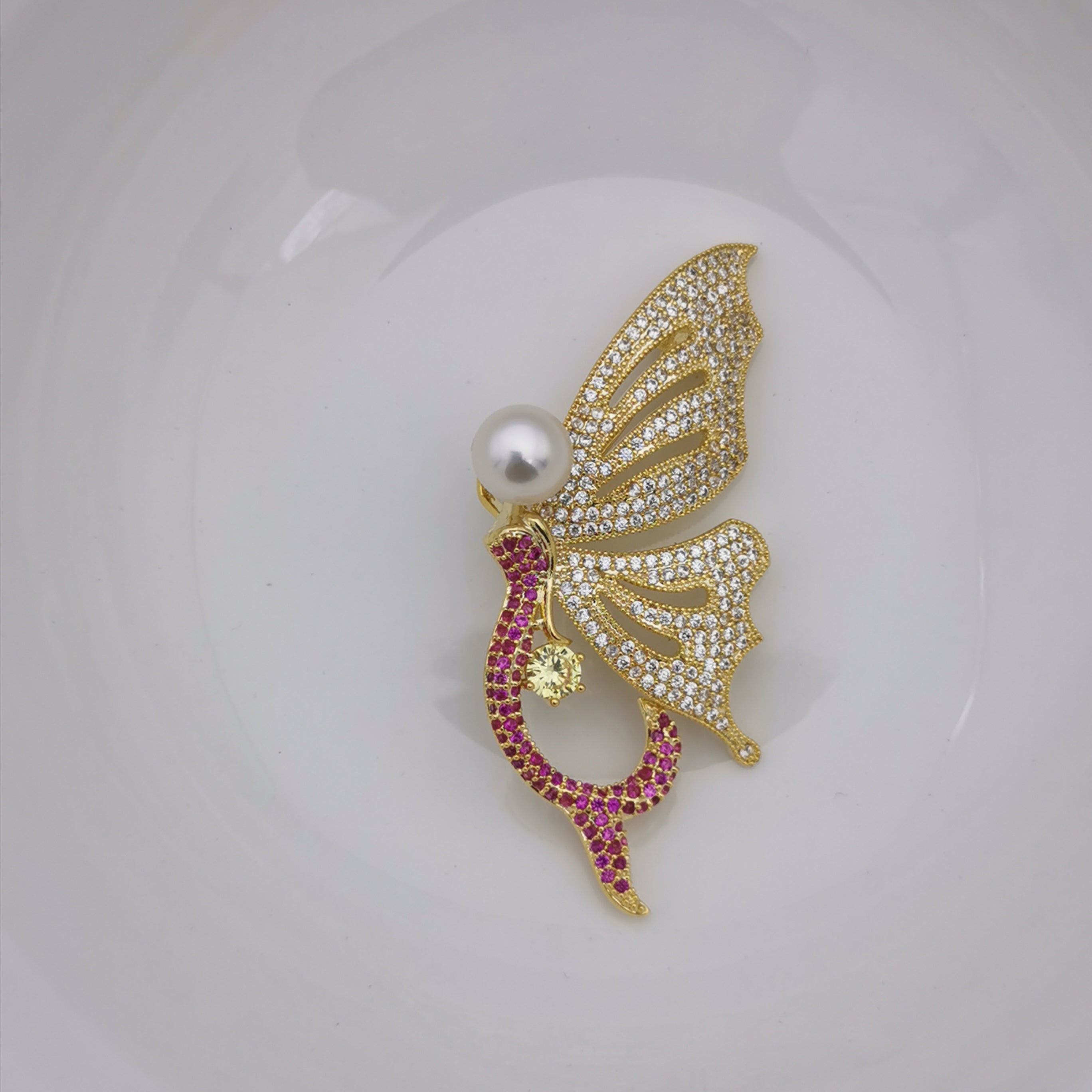 Delicate Mermaid freshwater pearl brooch/pendant