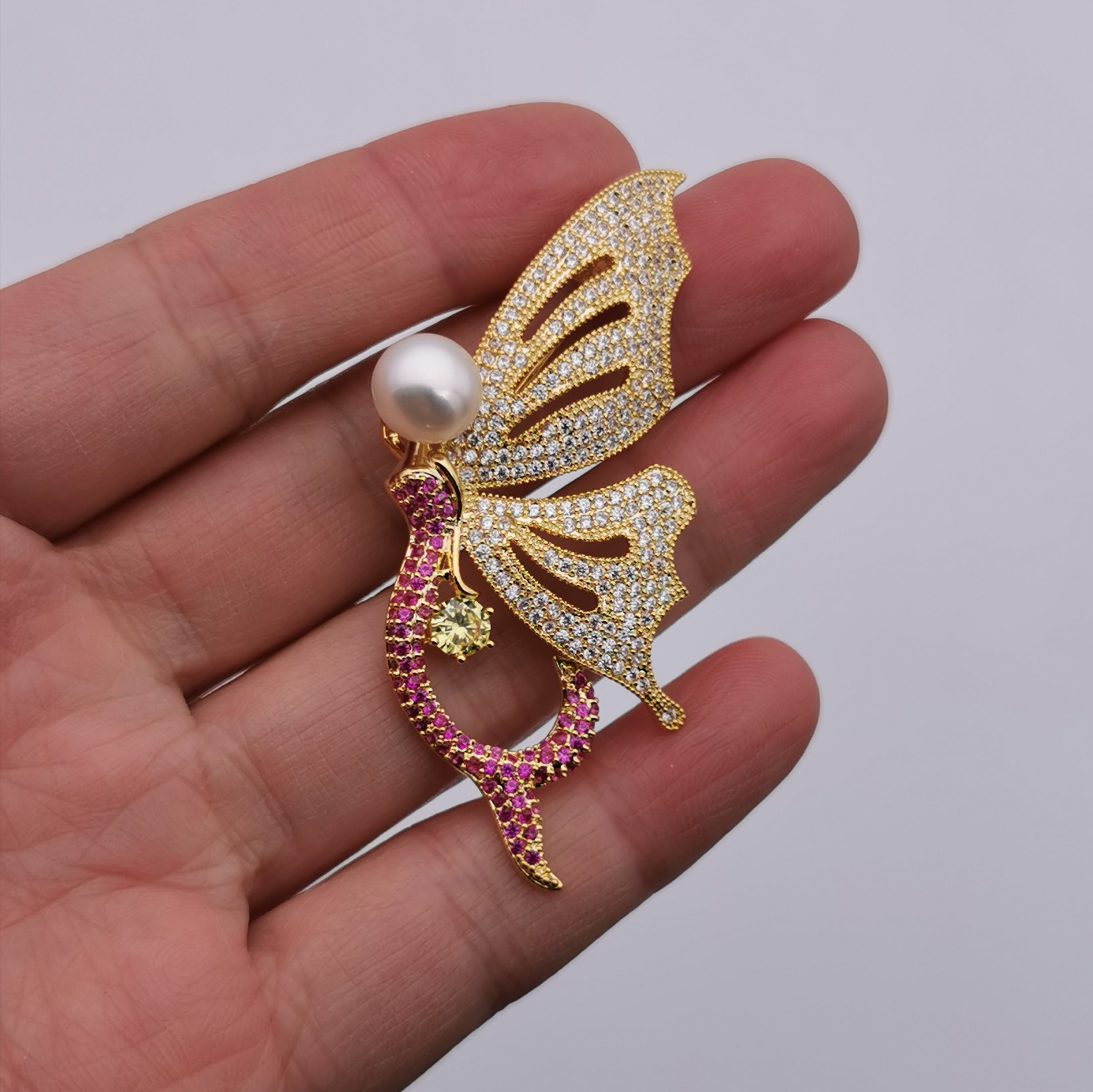 Delicate Mermaid freshwater pearl brooch/pendant