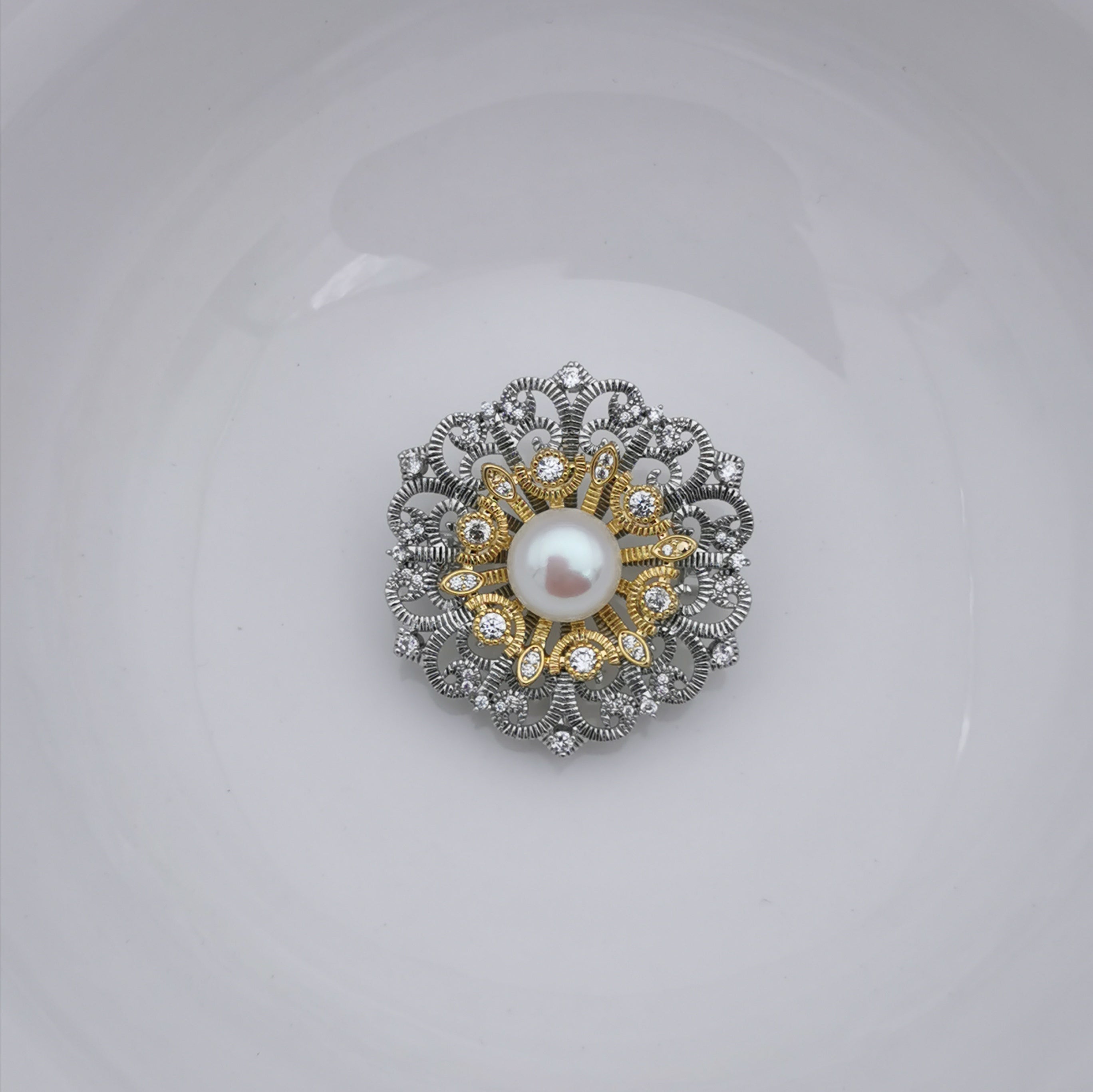 Elegant flower freshwater brooch/pendant