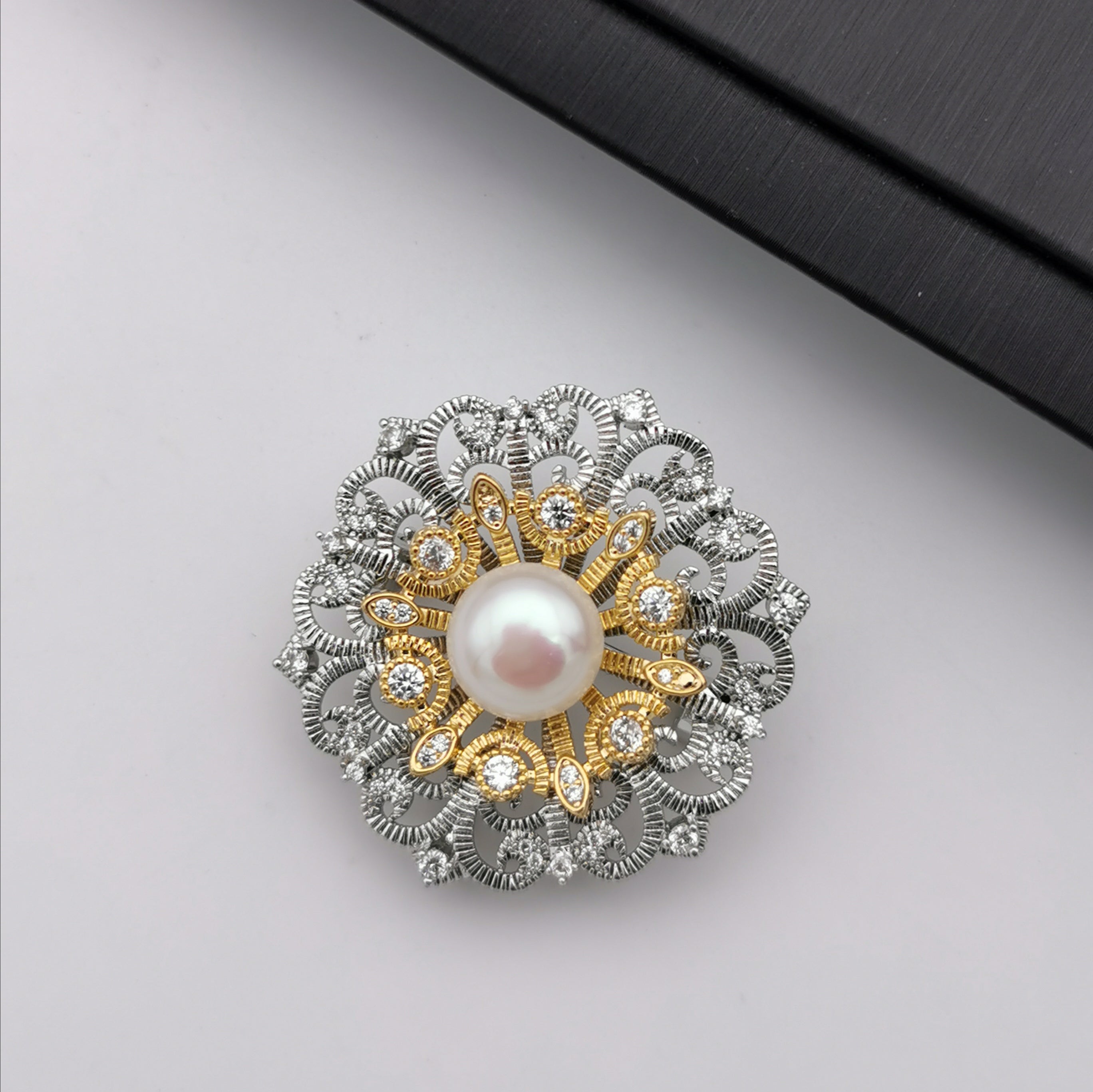 Elegant flower freshwater brooch/pendant