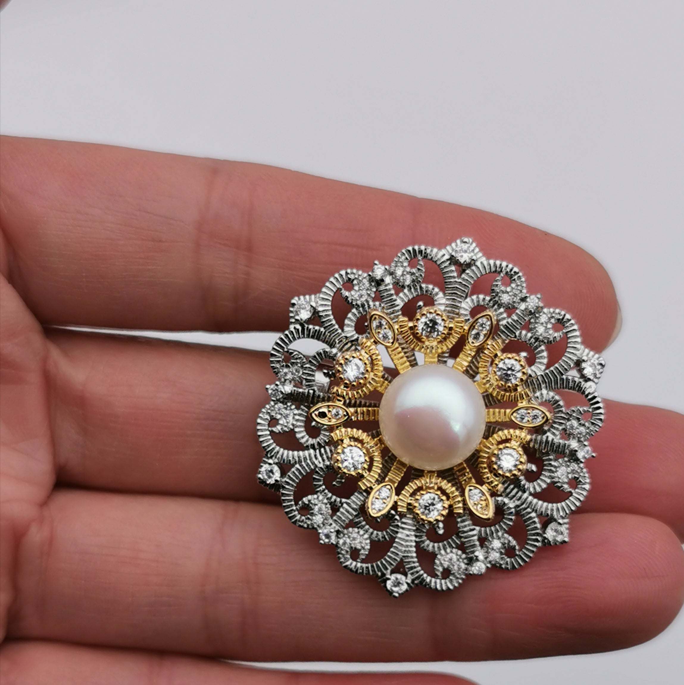 Elegant flower freshwater brooch/pendant