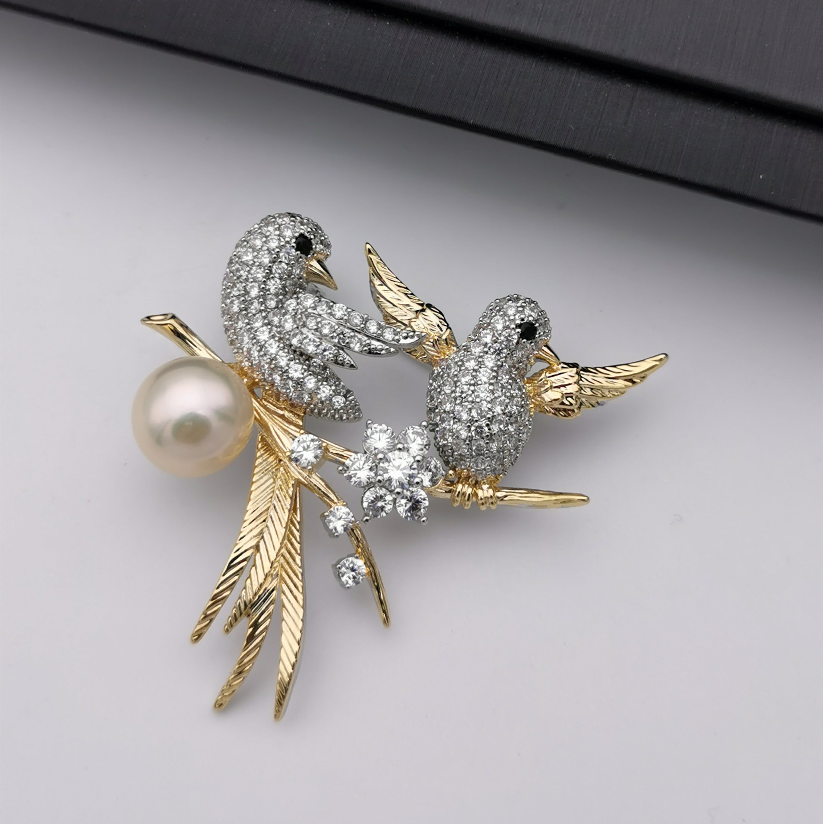 Happy birds freshwater pearl brooch/pendant