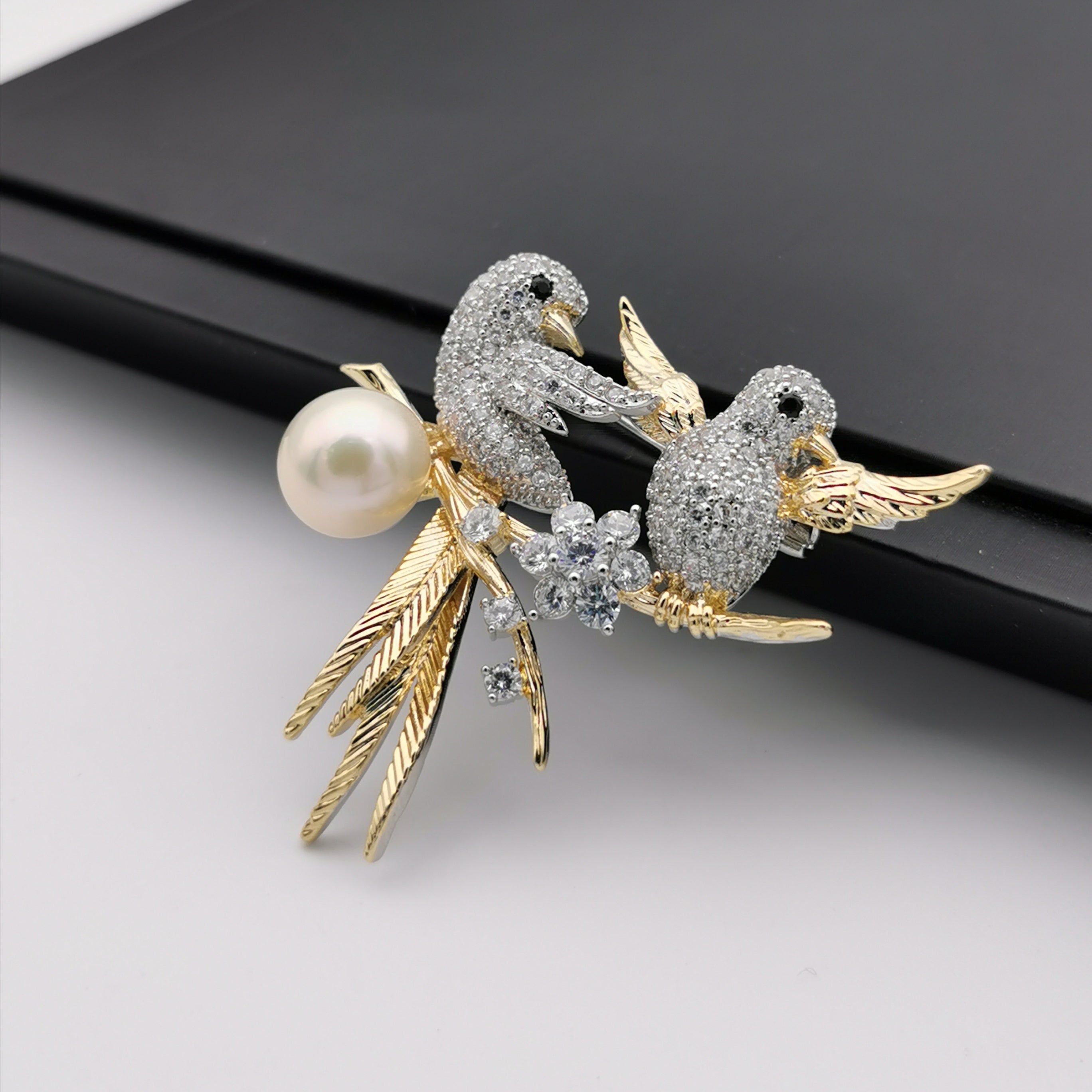 Happy birds freshwater pearl brooch/pendant