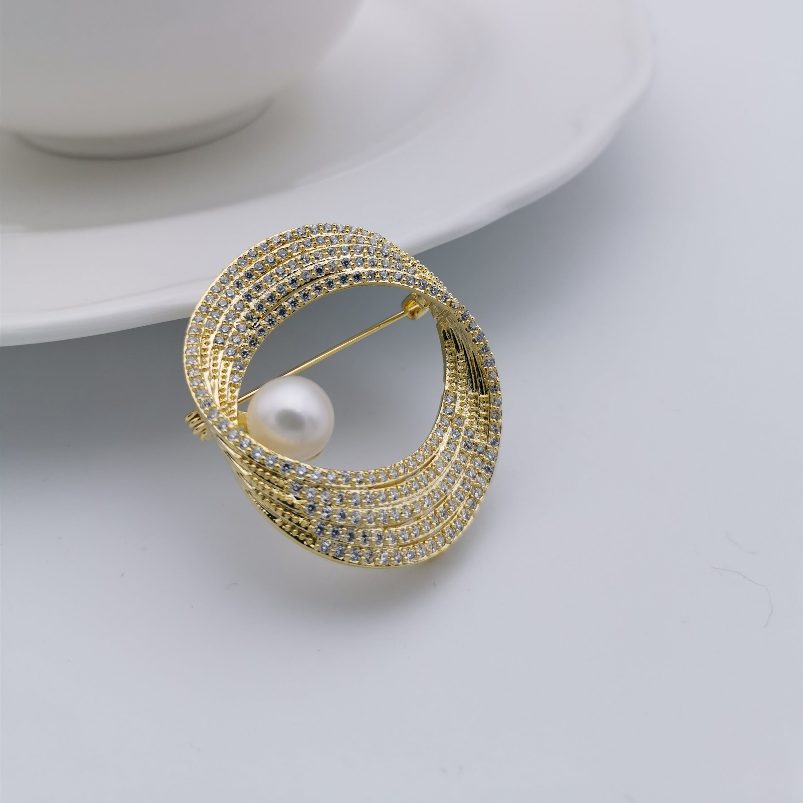 Cycle freshwater pearl brooch/pendant