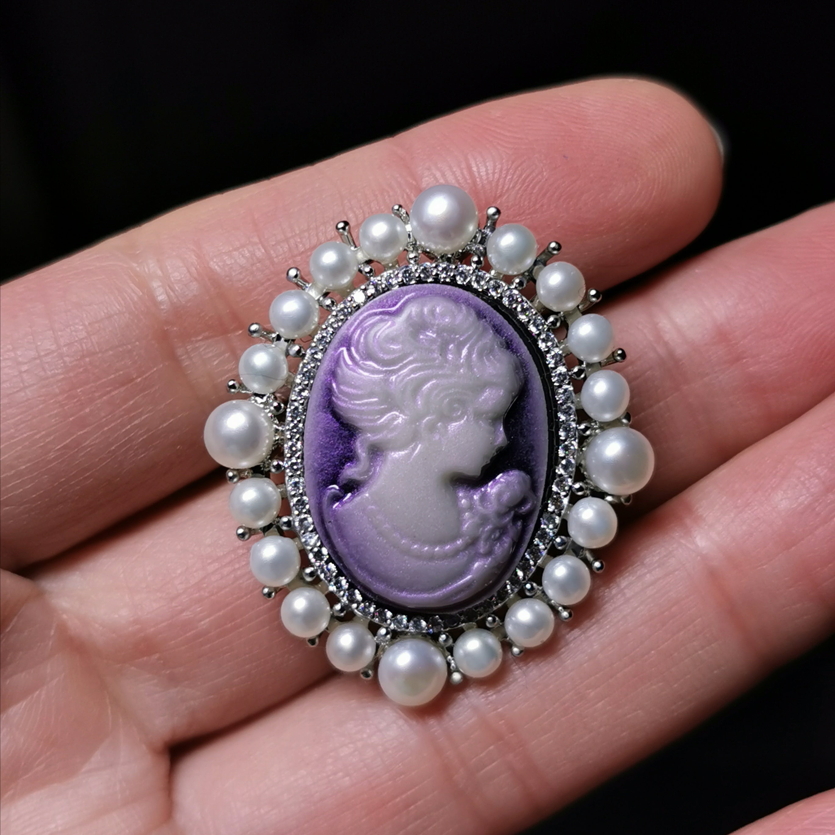 Vintage freshwater pearl cameo brooch/pendant