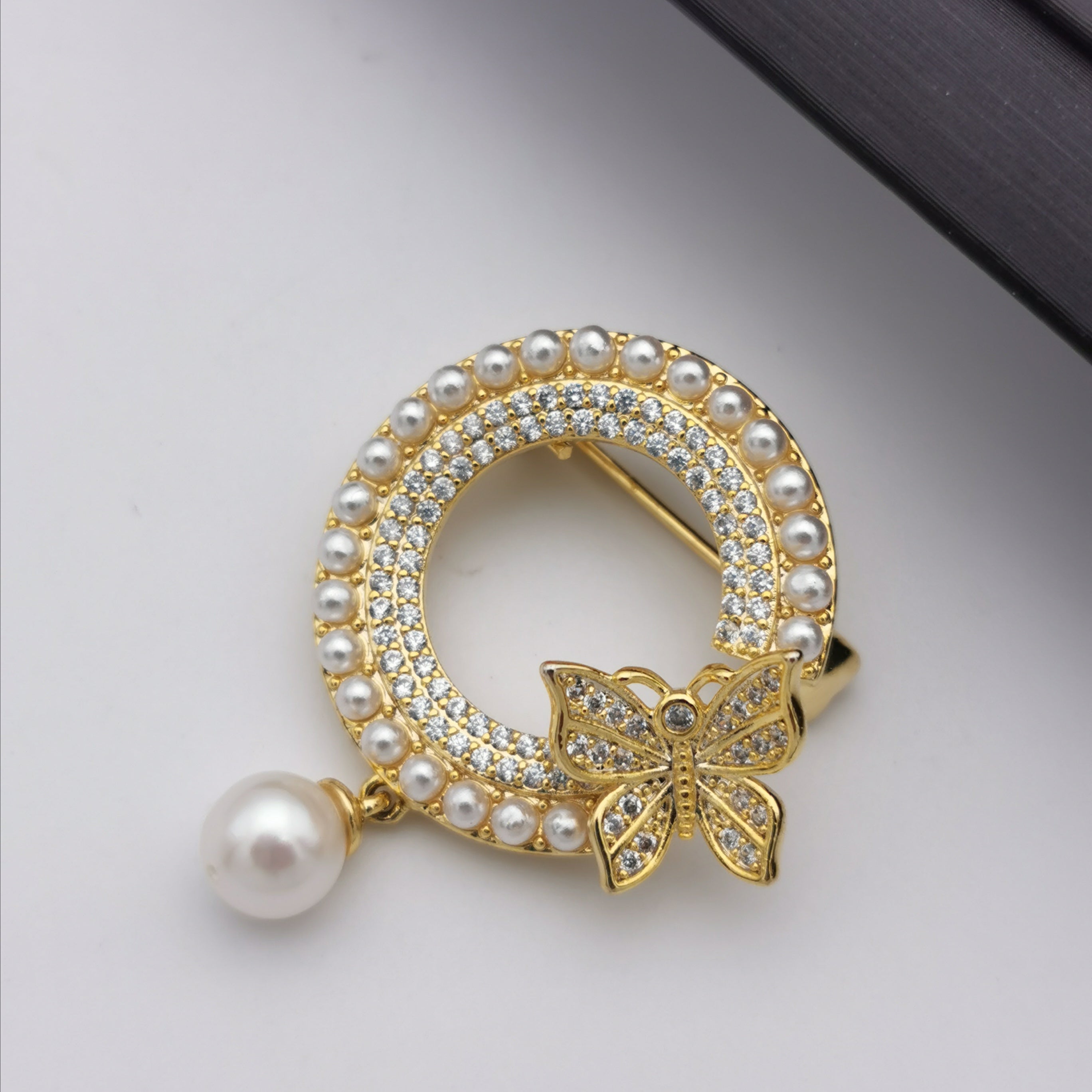 Little delicate freshwater pearl brooch