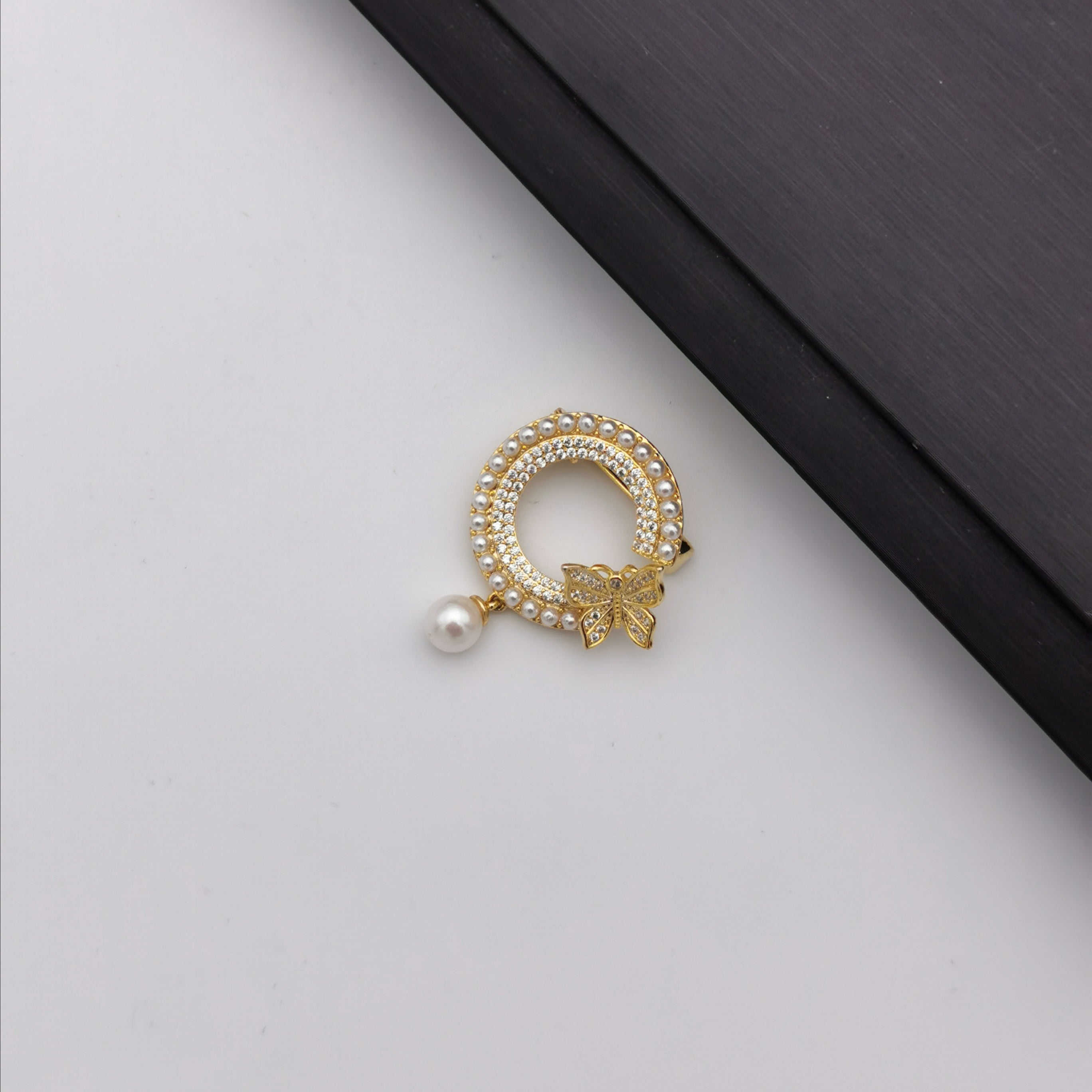 Little delicate freshwater pearl brooch