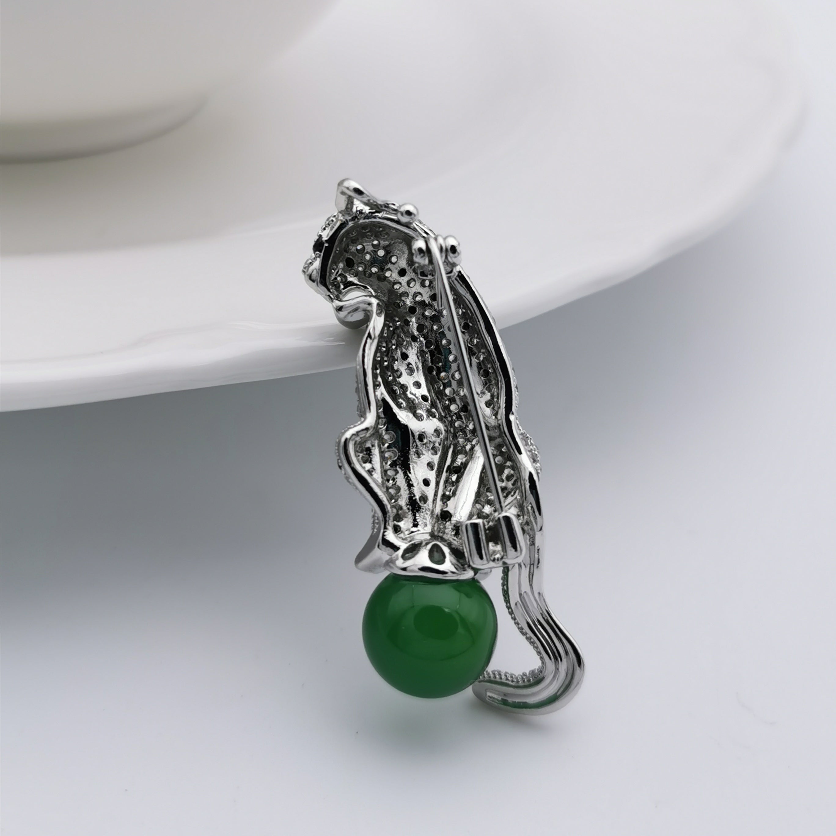 Leopard with nature chalcedony grmstone brooch/pendant