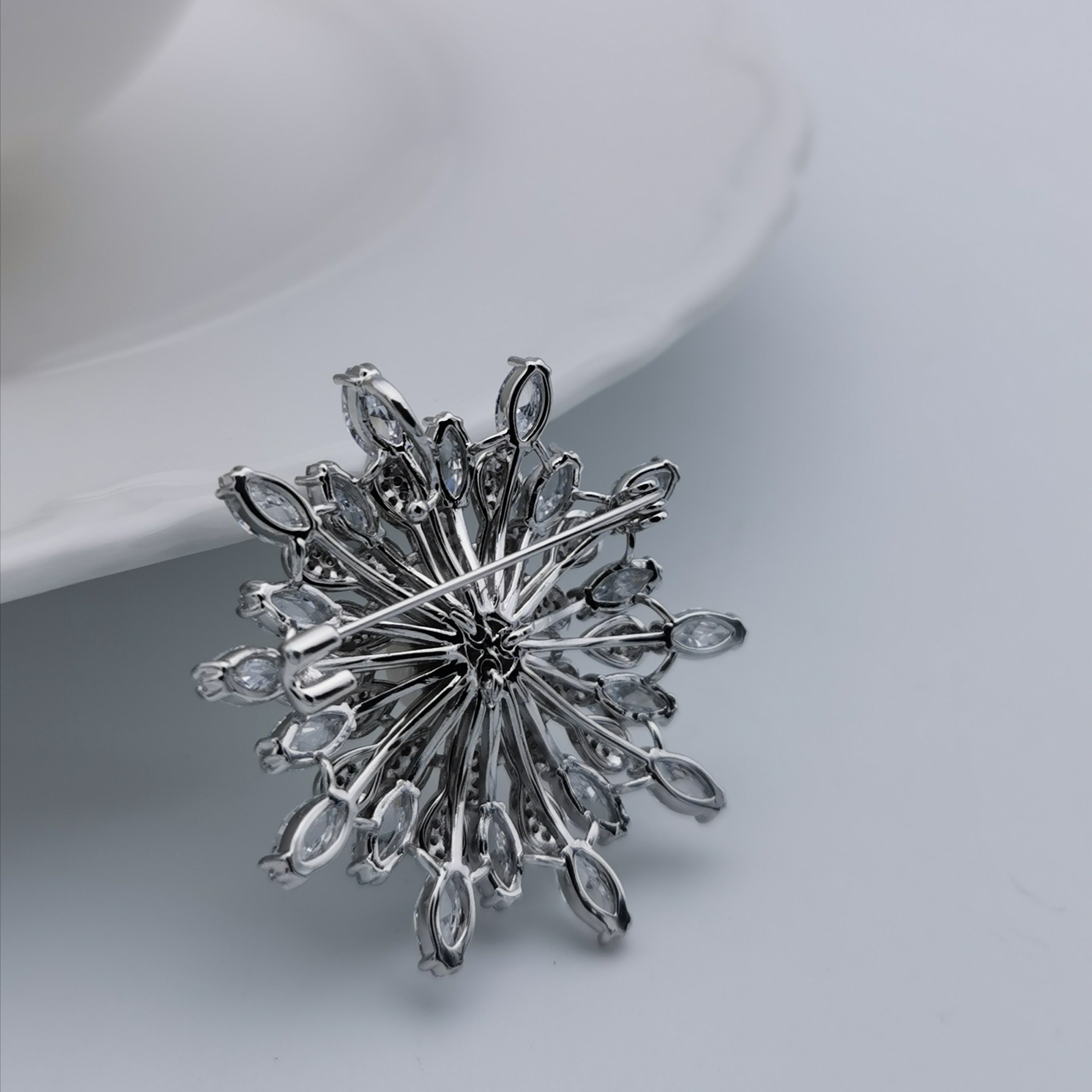 Luxury flower sparkle freshwater pearl brooch/pendant