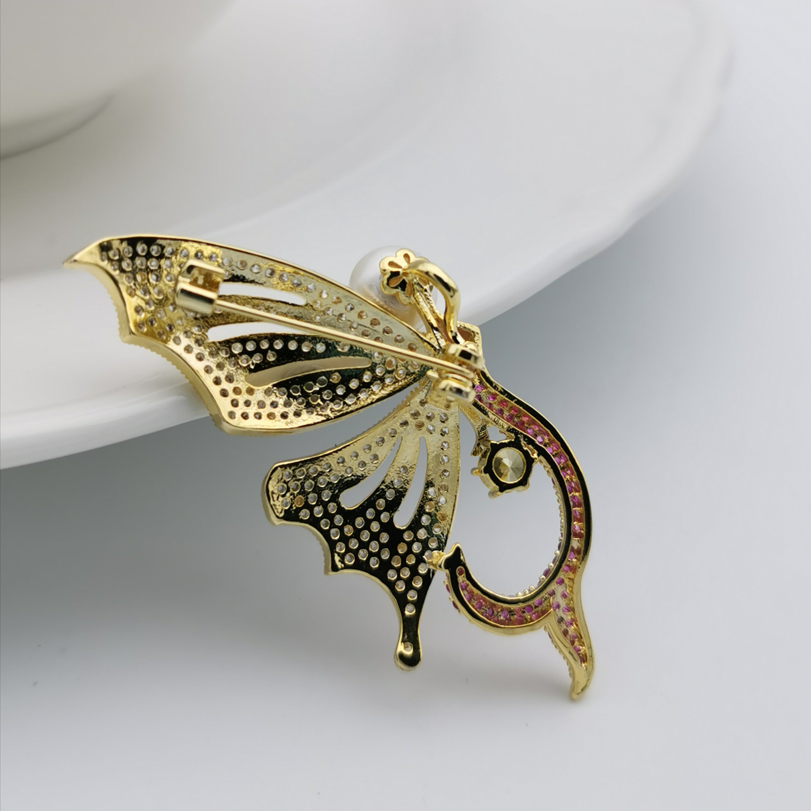 Delicate Mermaid freshwater pearl brooch/pendant